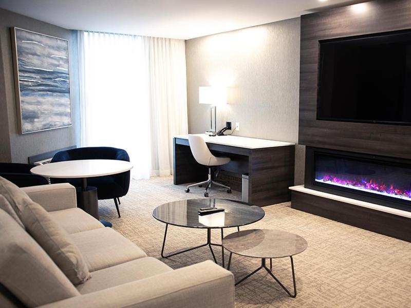 Luxury Deluxe Suite - Photo 3