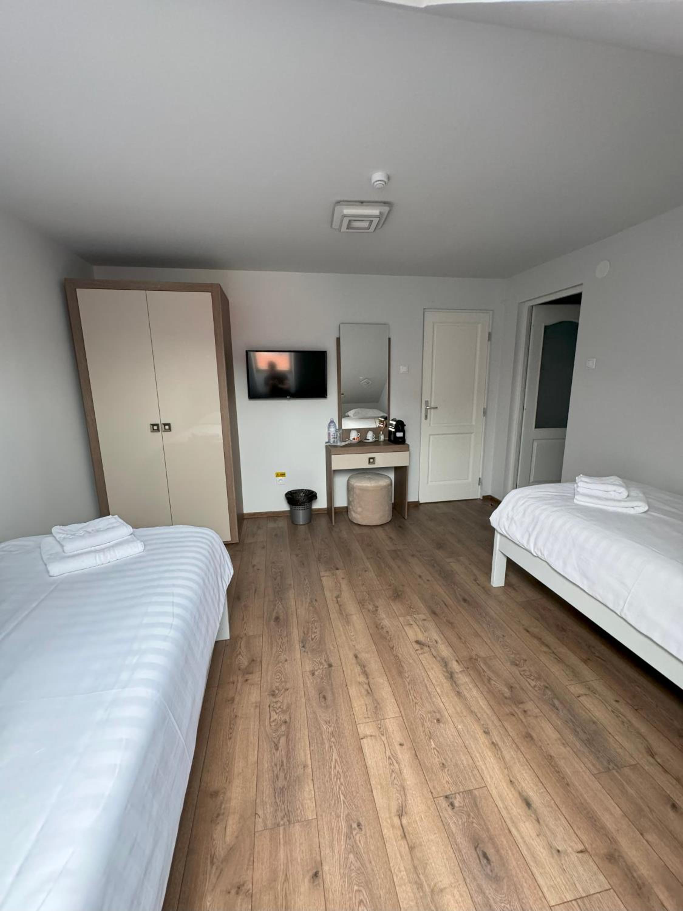 Economy Twin Room photo 1