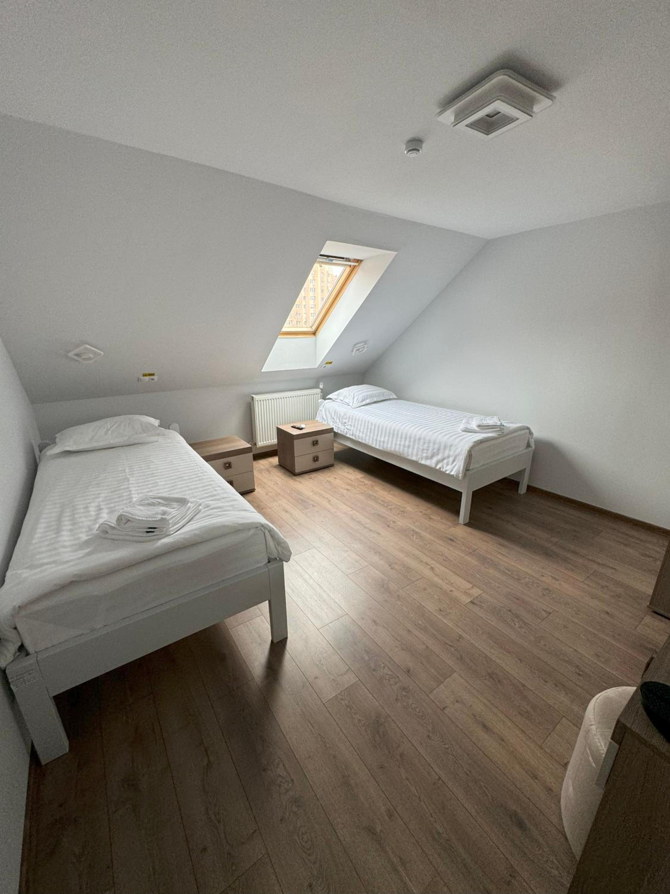 Economy Twin Room photo 3