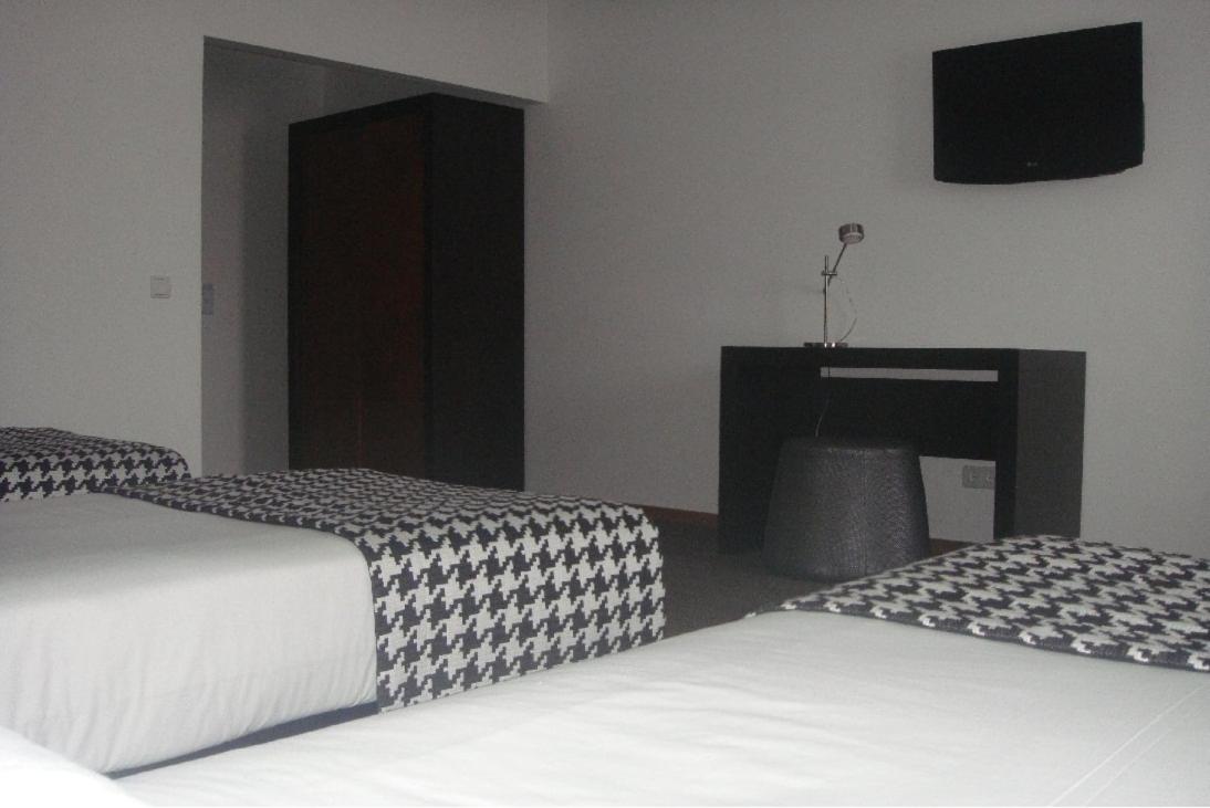 Twin Room with Extra Bed photo 3