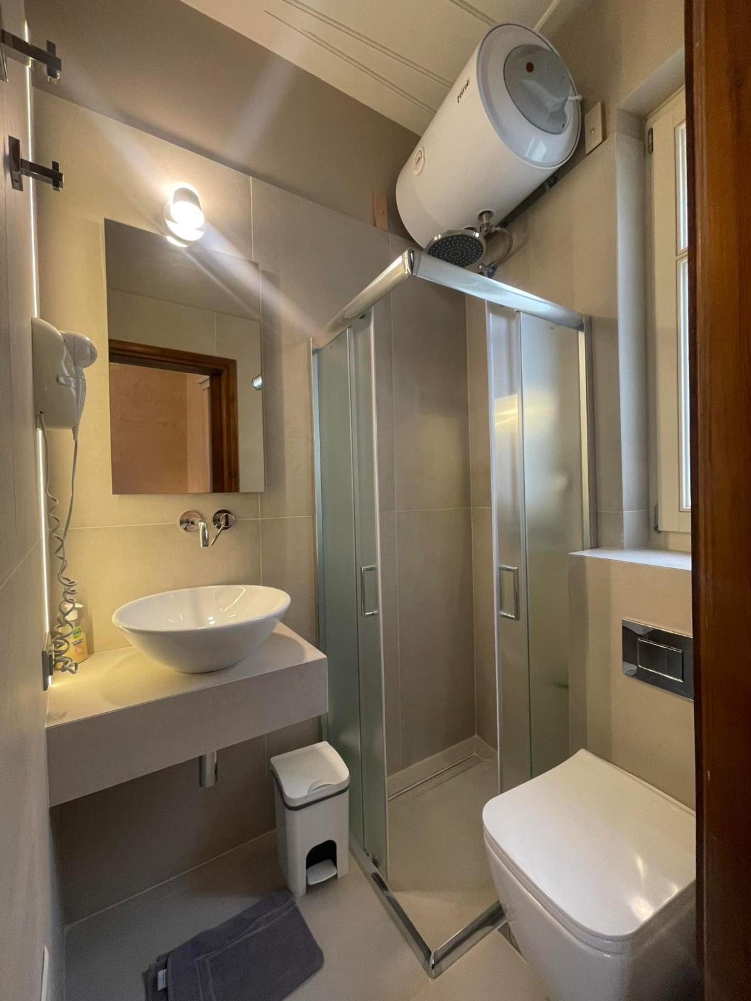 Petite double room attic - Photo 9