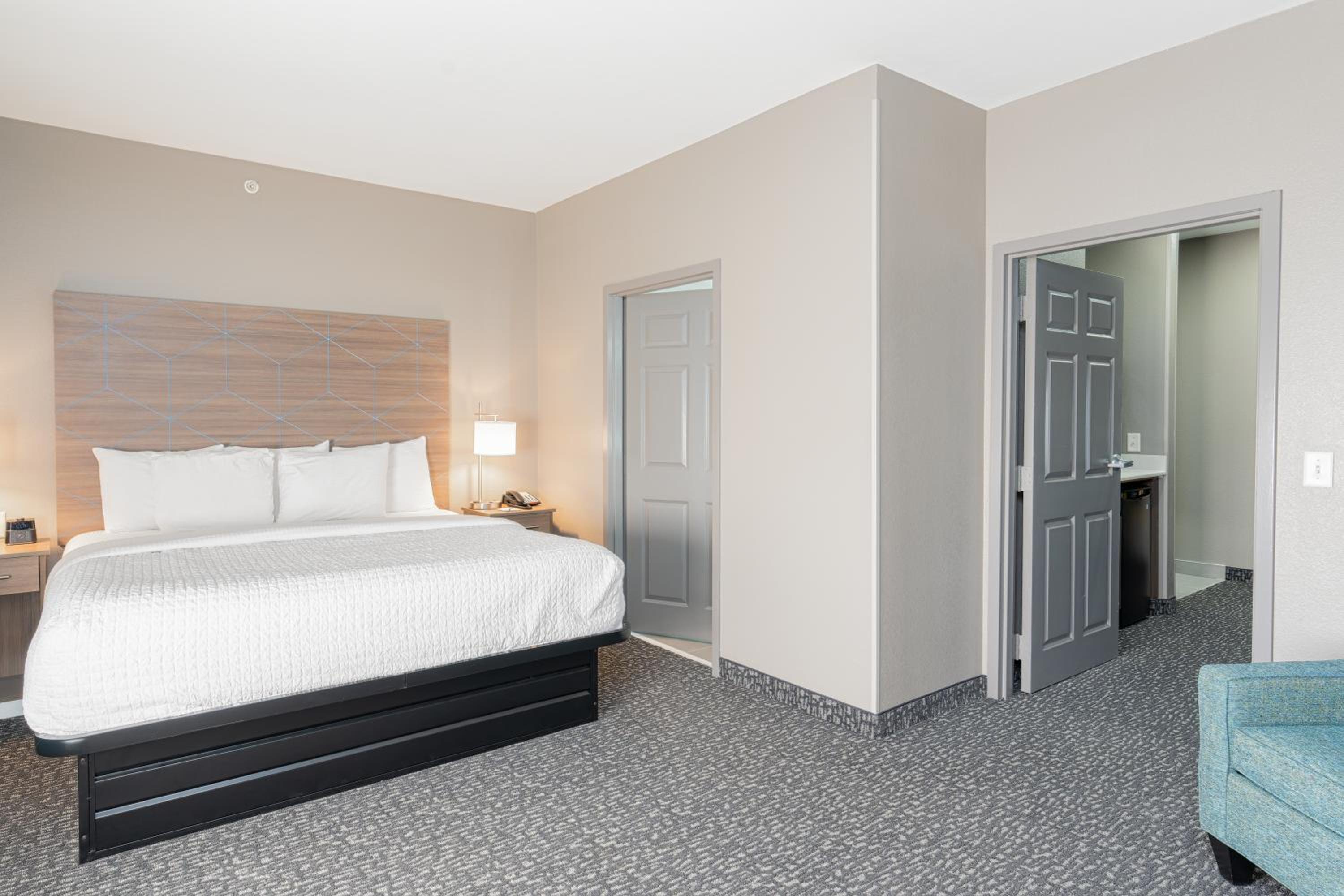 One Bedroom King Suite - Non Smoking  - Photo 1