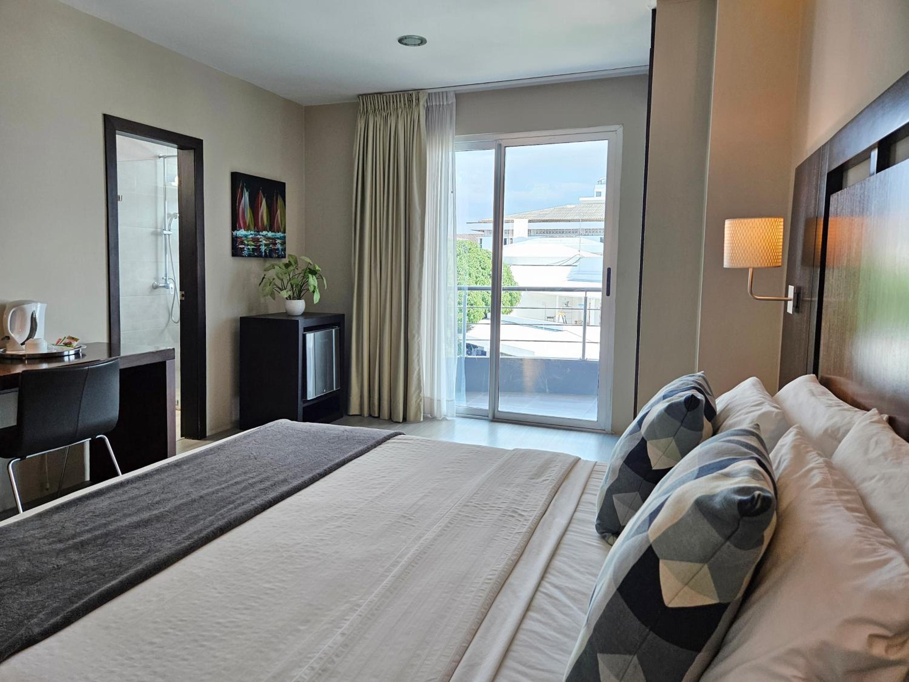 Deluxe Queen Room