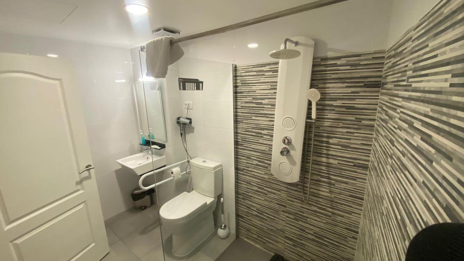 Classic Triple Room - Photo 4