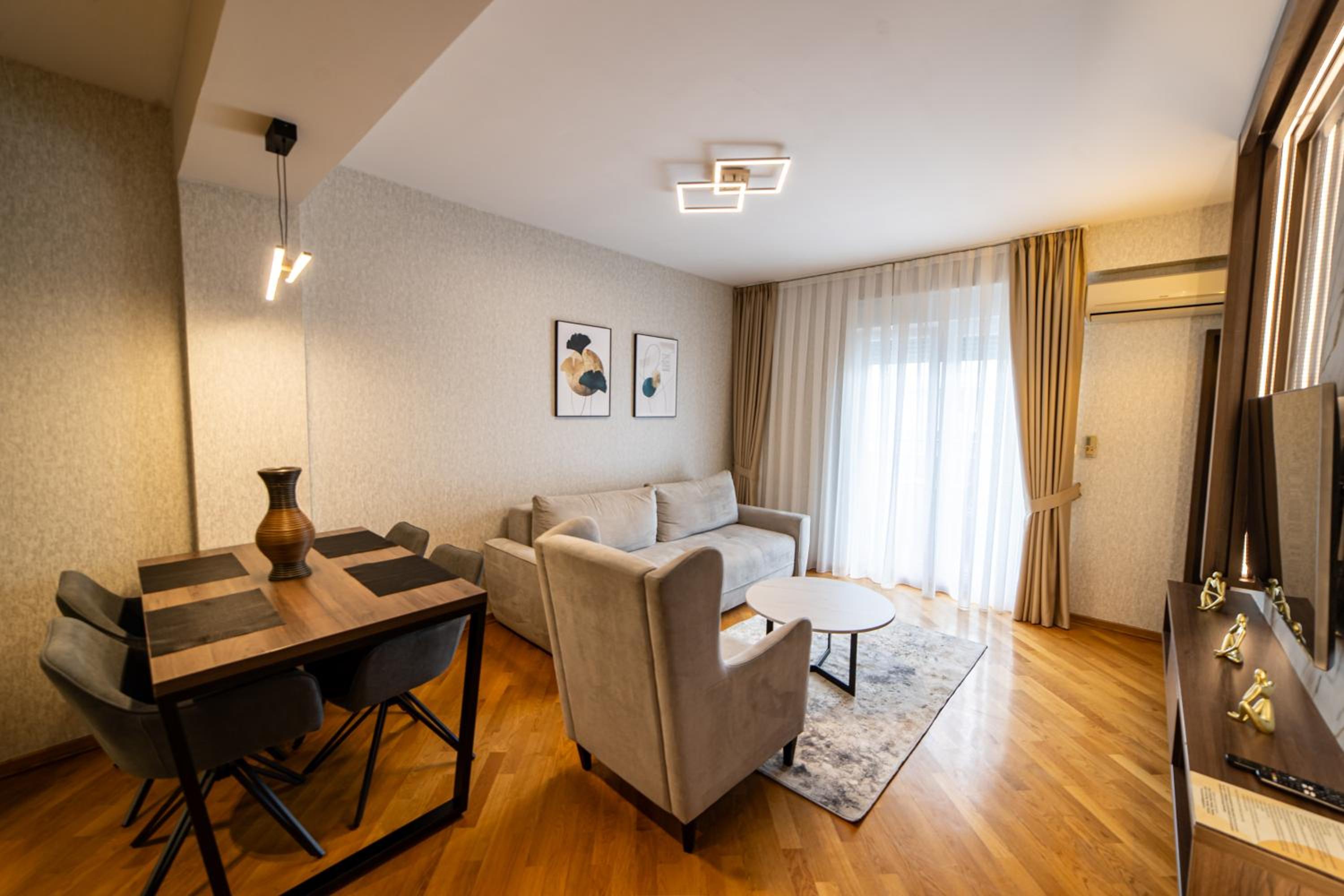 Deluxe Apartment