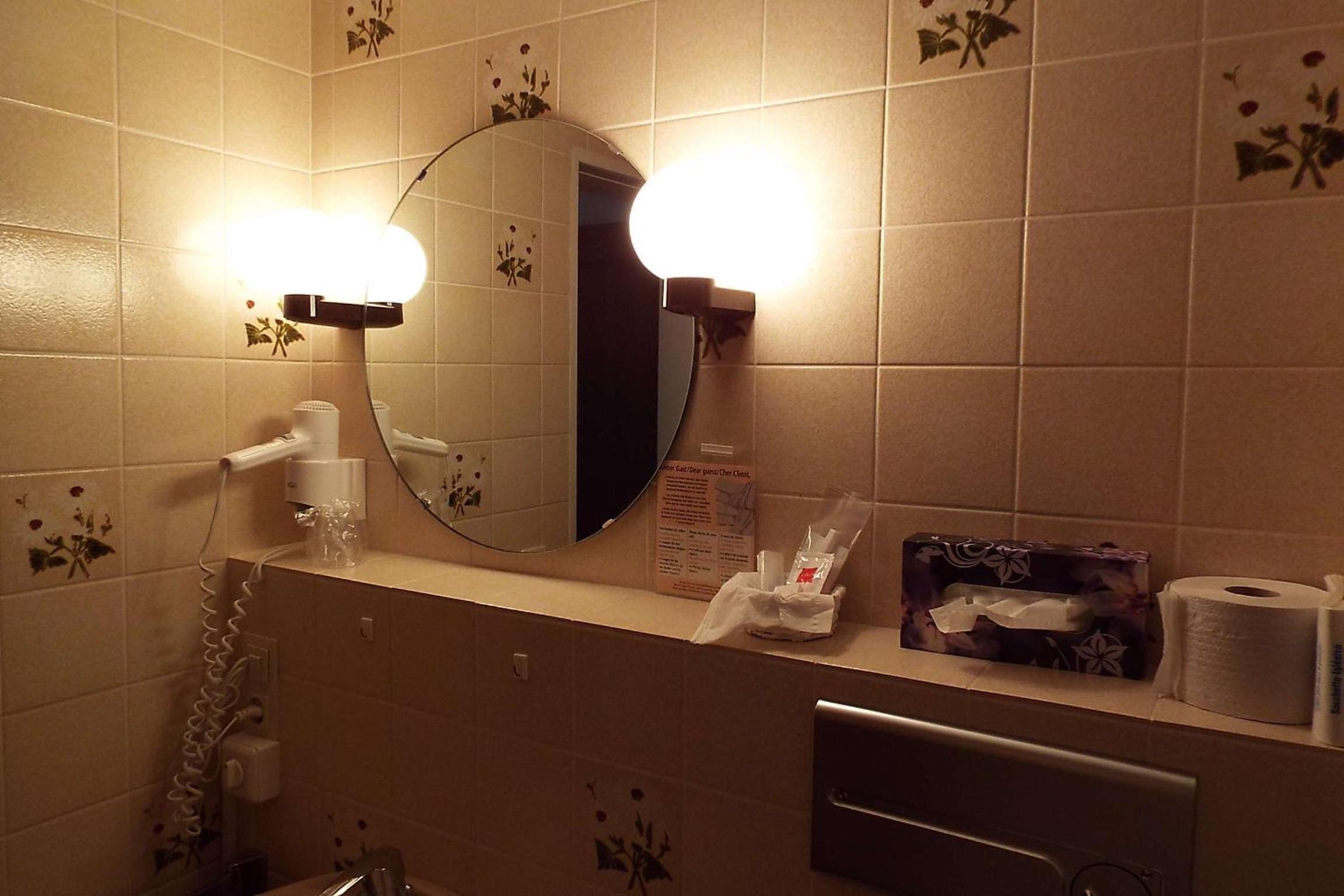 Double Room with River View - Photo 3
