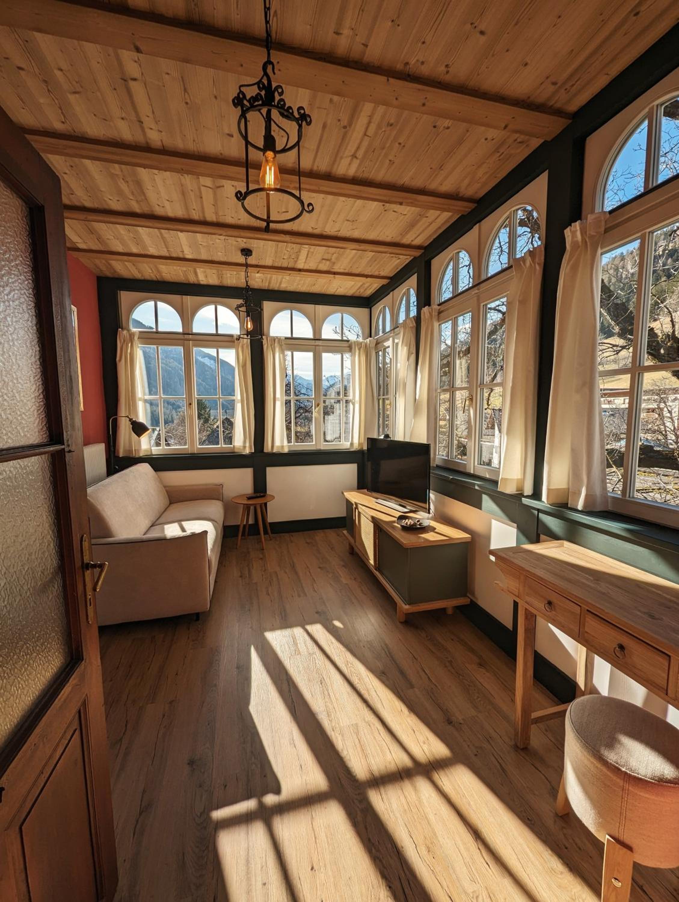 Apartment with Mountain View photo 3