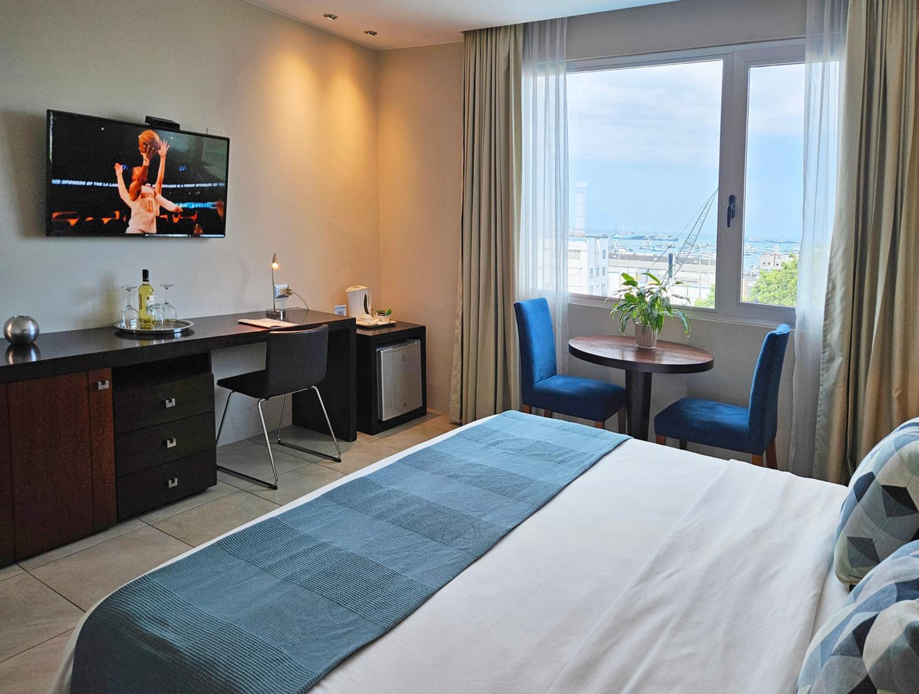 Deluxe Double Room with Sea View photo 3