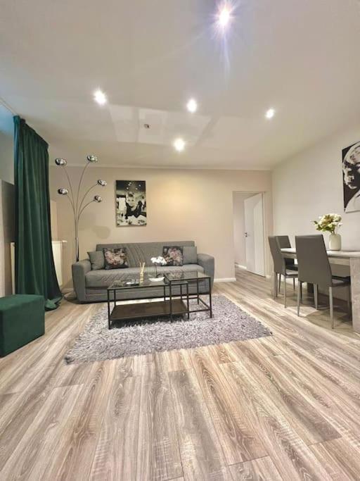 One-Bedroom Apartment photo 2