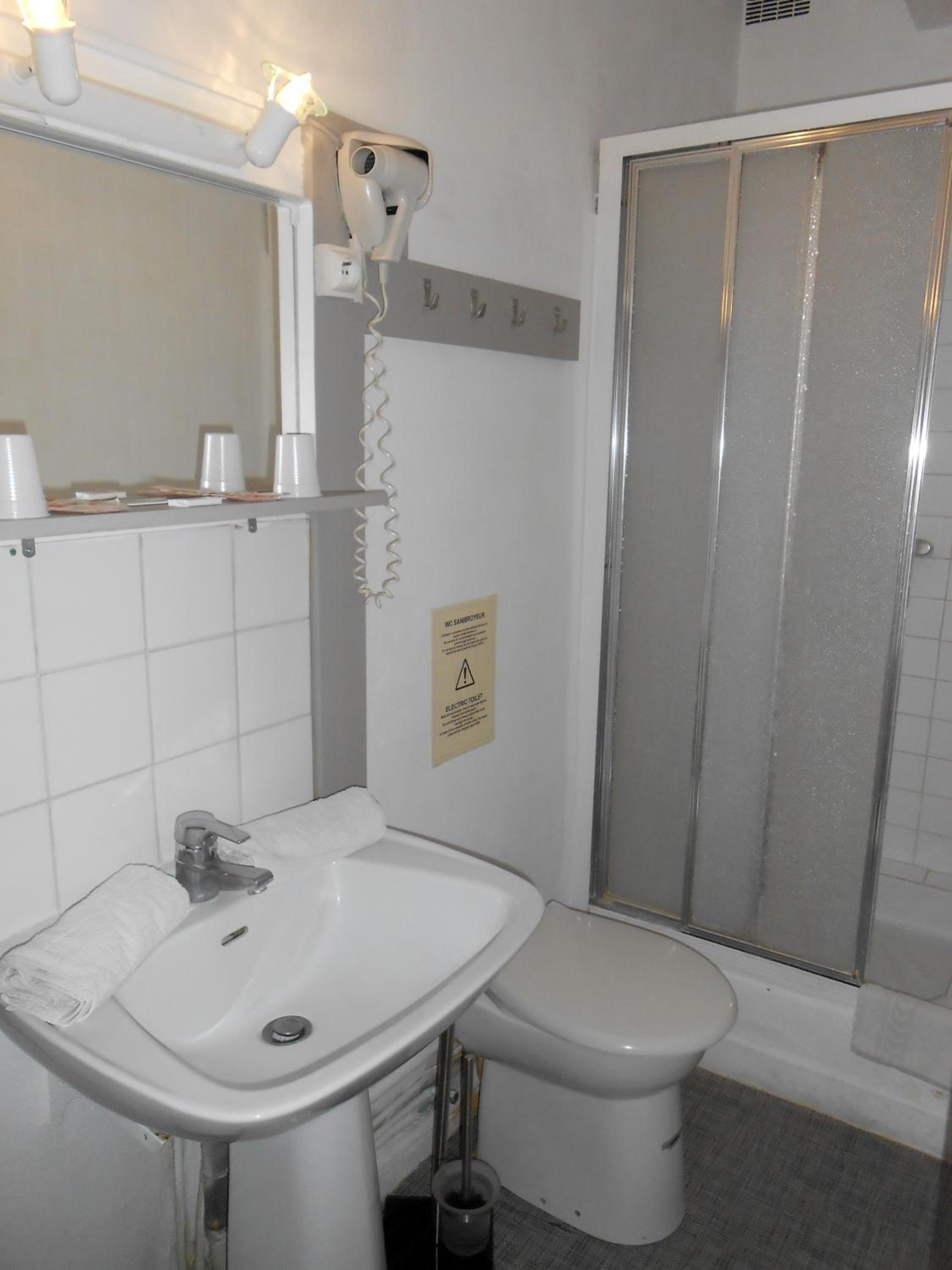 Double Room - Photo 15