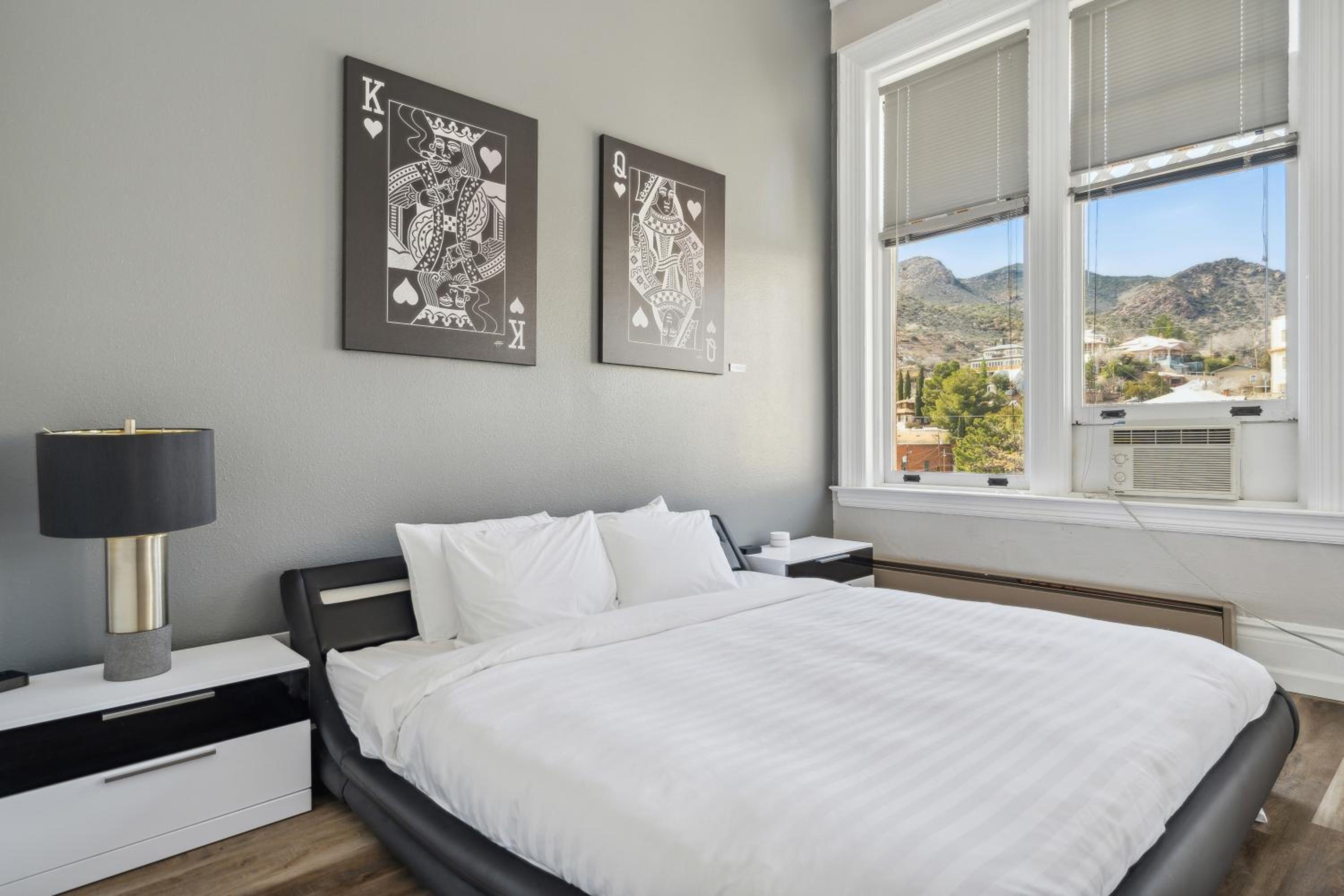 Deluxe Apartment