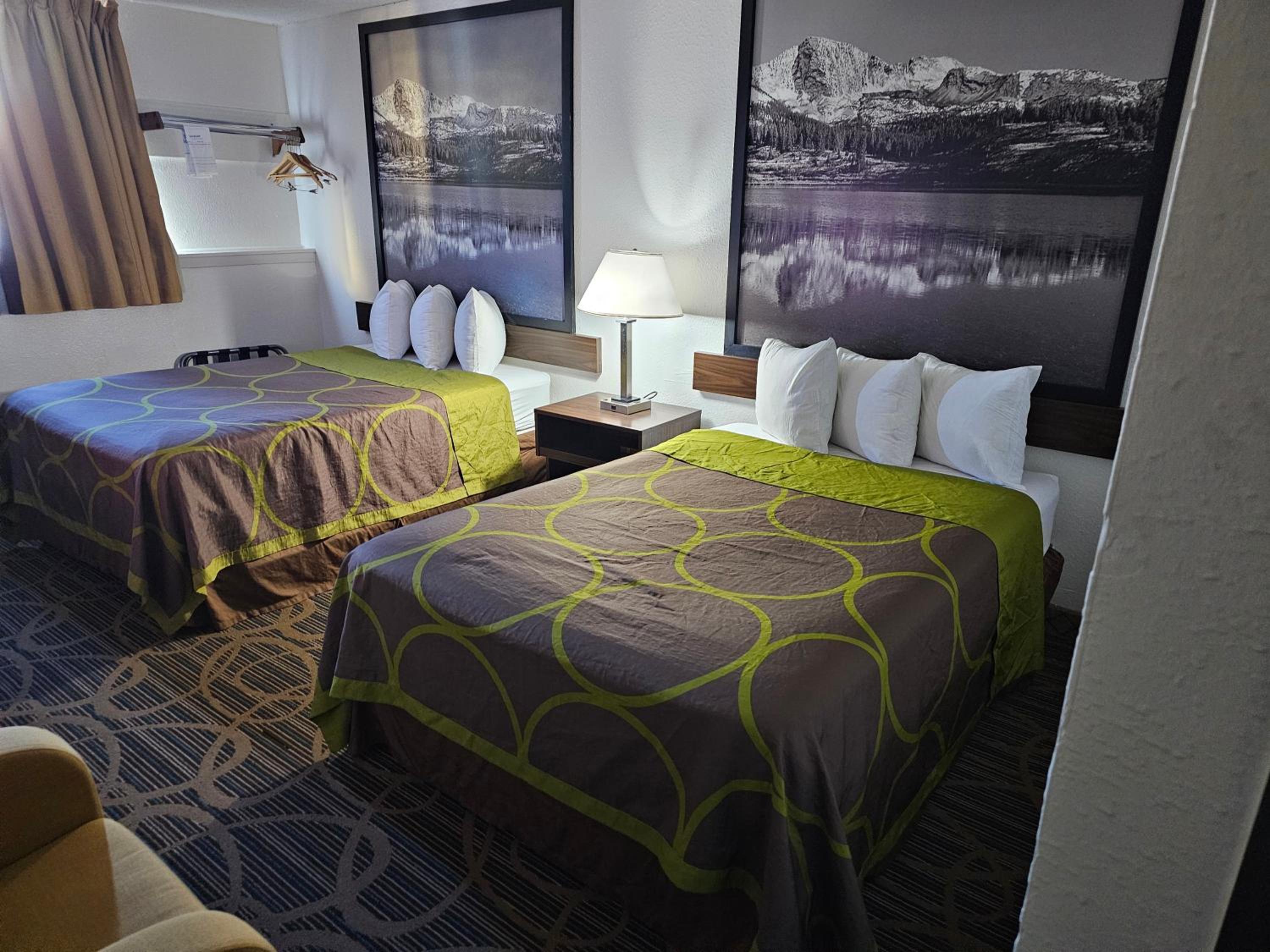 Room with Two Double Beds - Non-Smoking - Photo 1