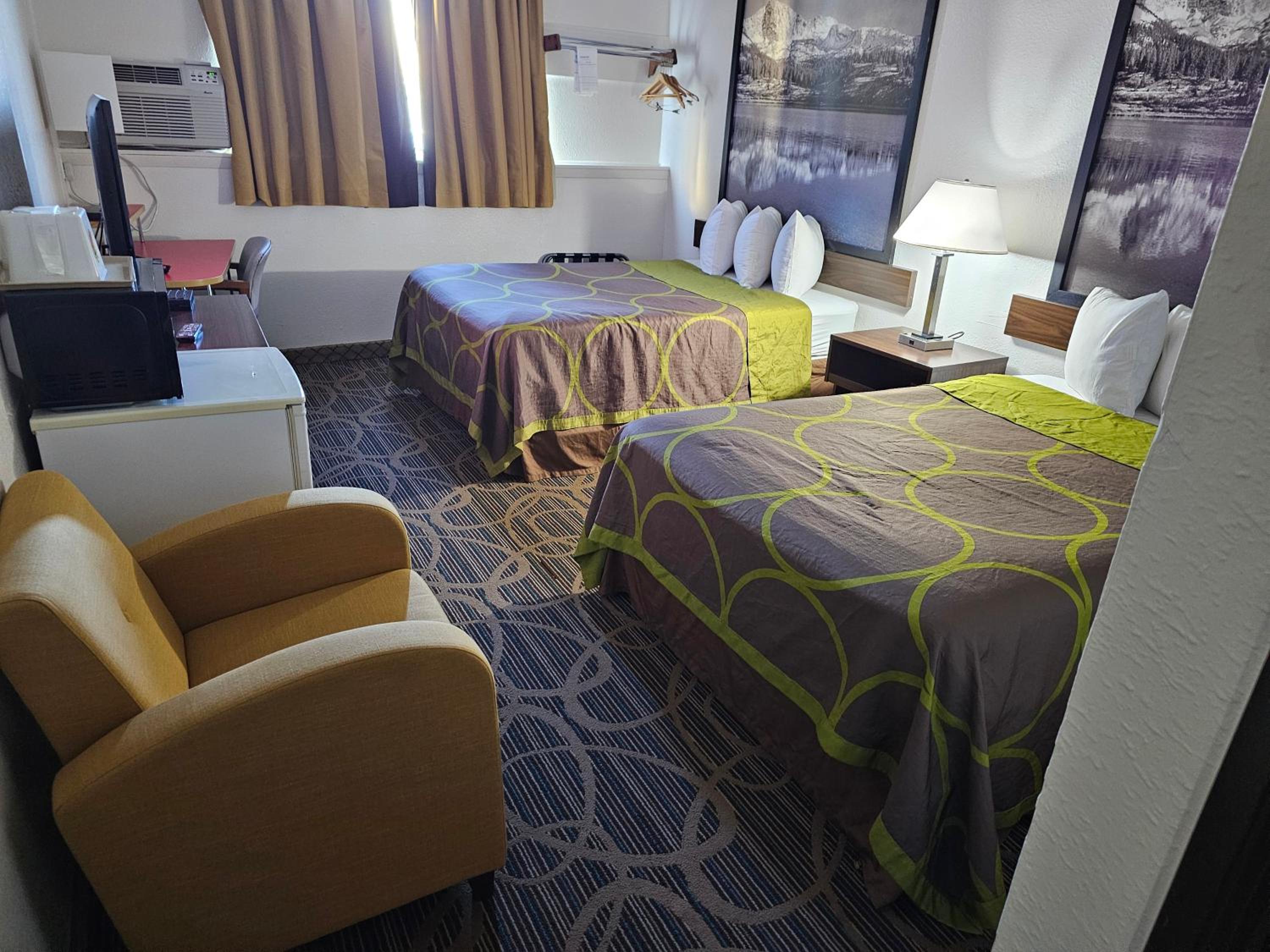 Room with Two Double Beds - Non-Smoking - Photo 9