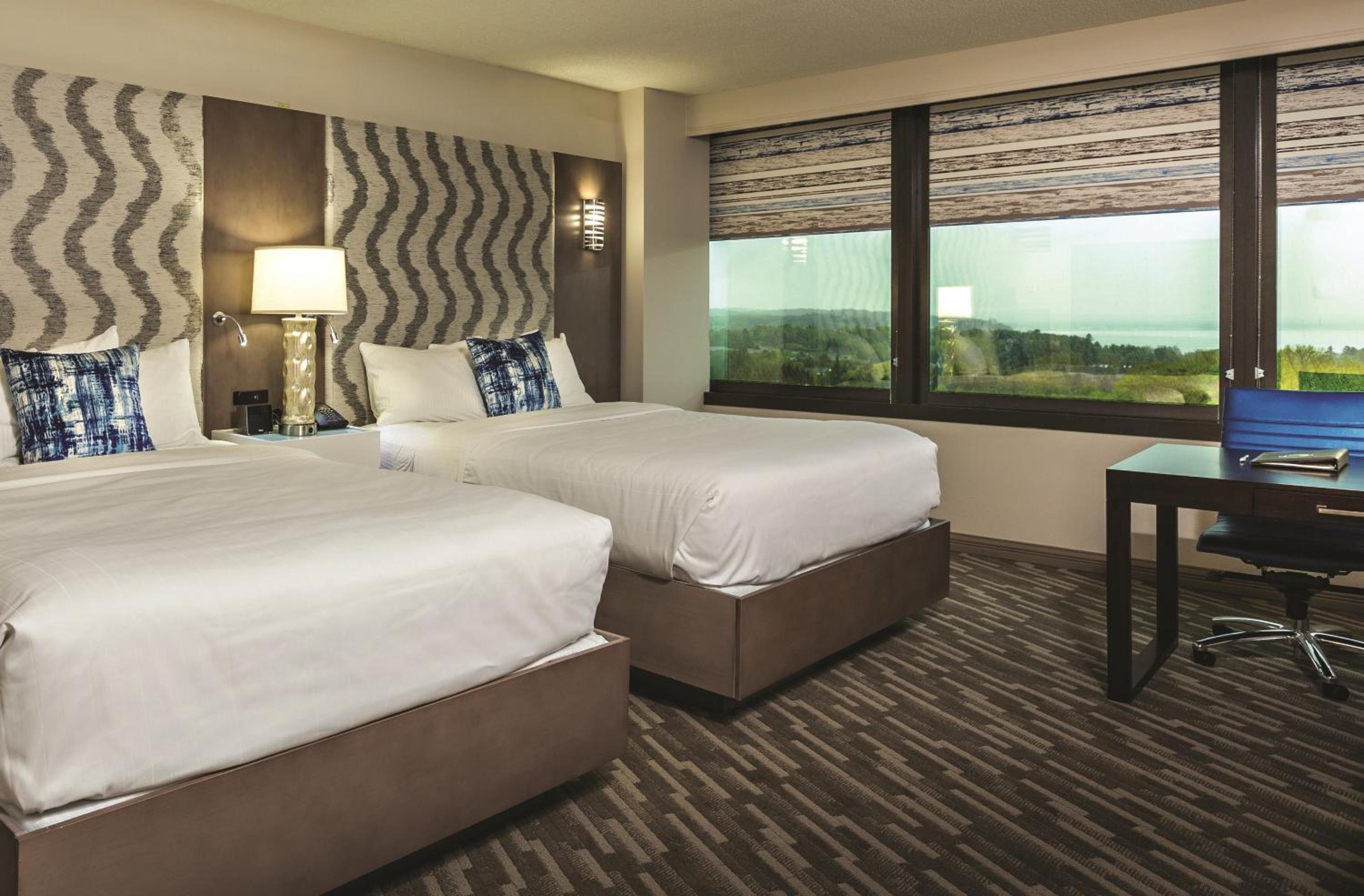 Deluxe Queen Room with Two Queen Beds - Photo 4