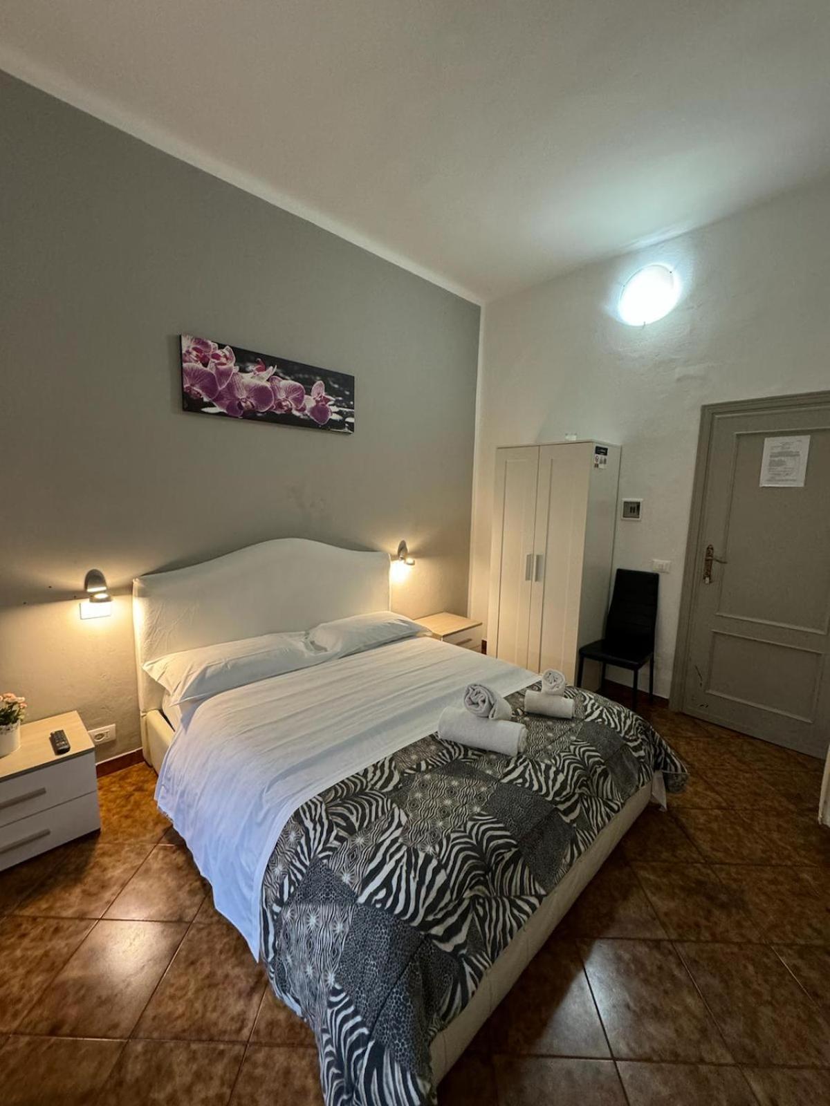 Double Room with Private Bathroom - Photo 4