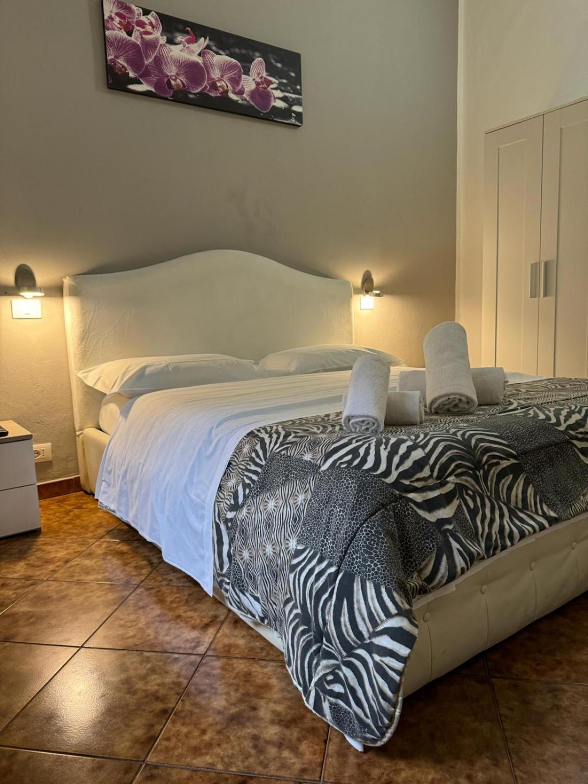 Double Room with Private Bathroom - Photo 8