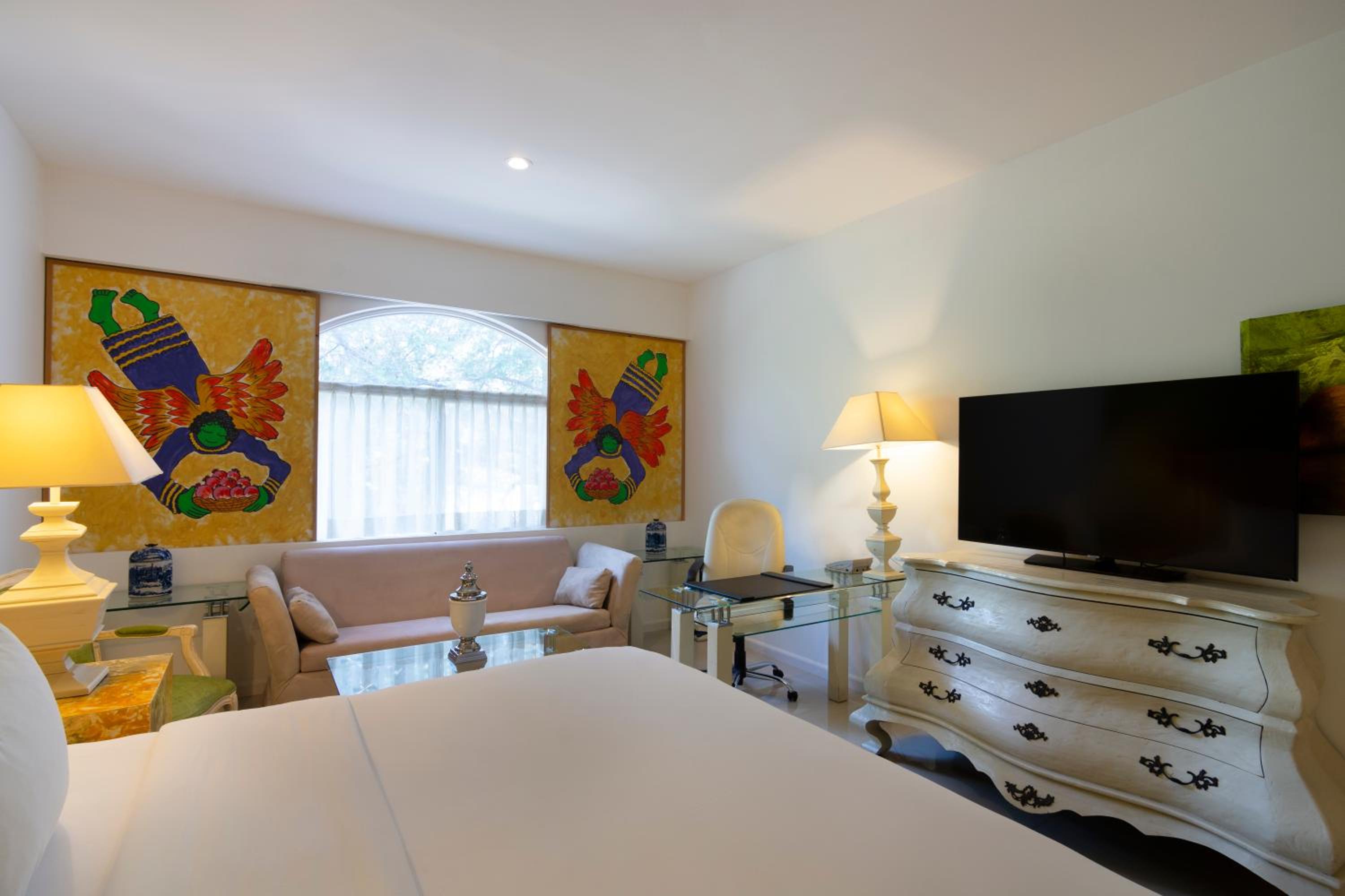 Deluxe King Room - Photo 7