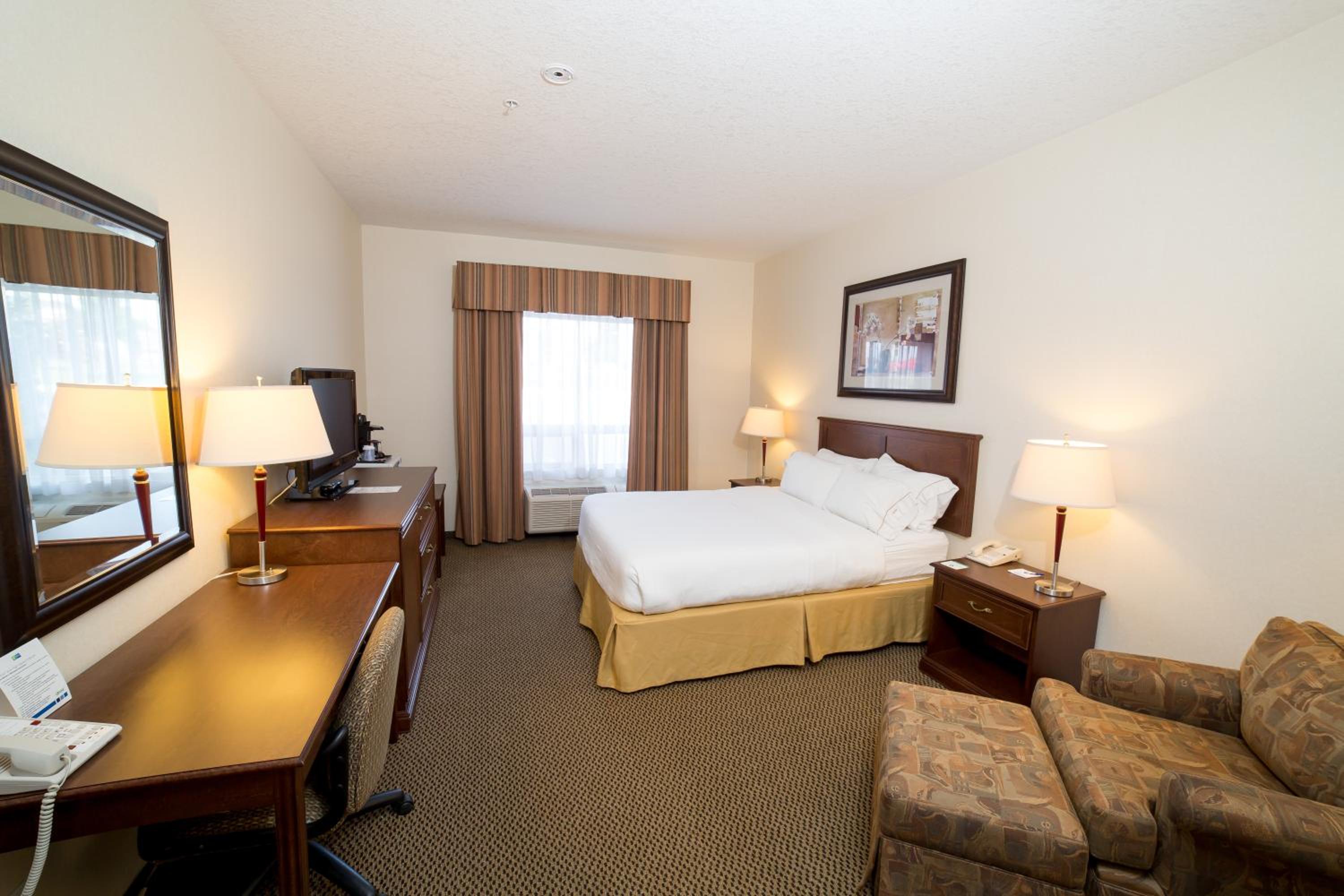 Standard King Room - Photo 8