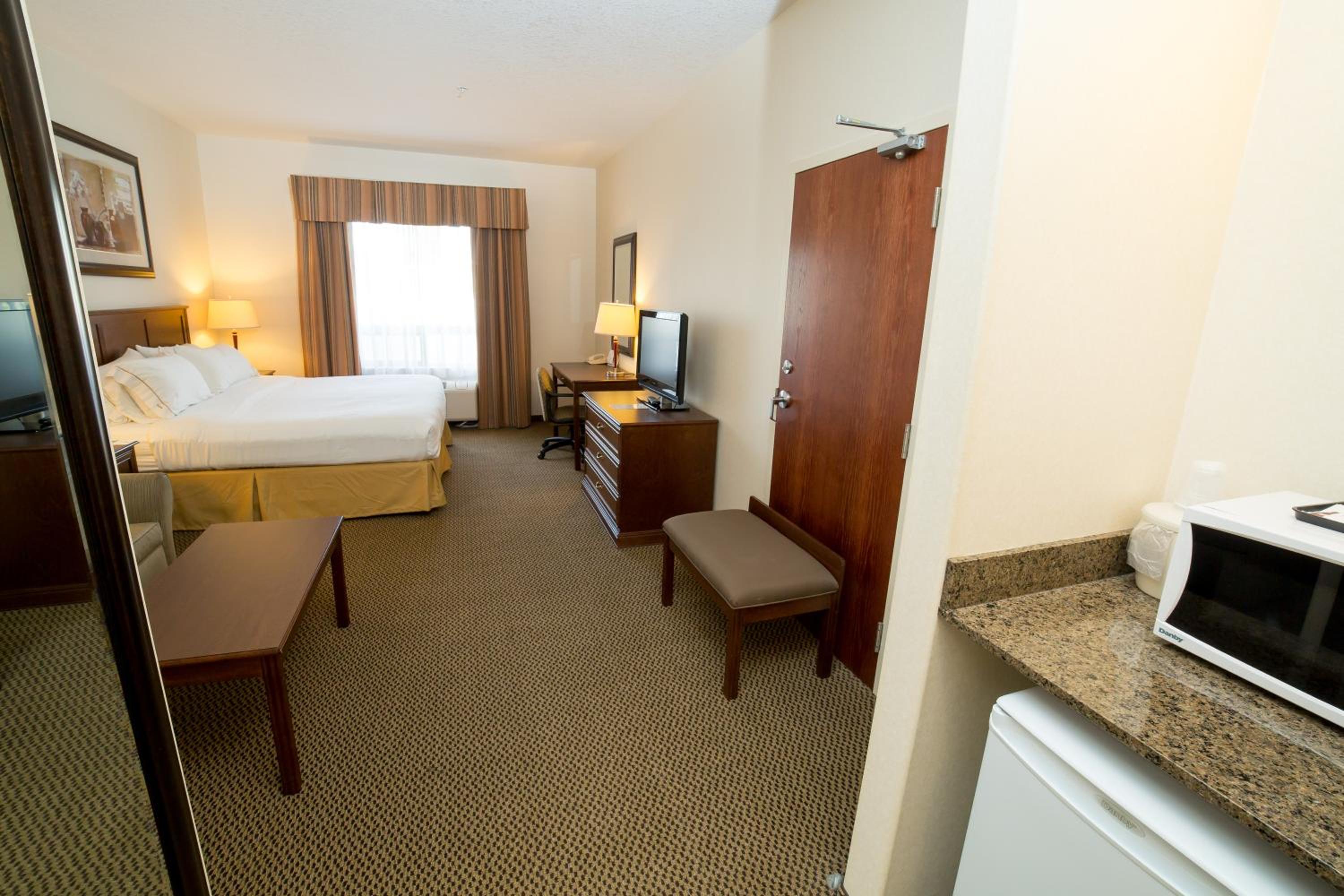 King Suite with Sofa Bed - Photo 8
