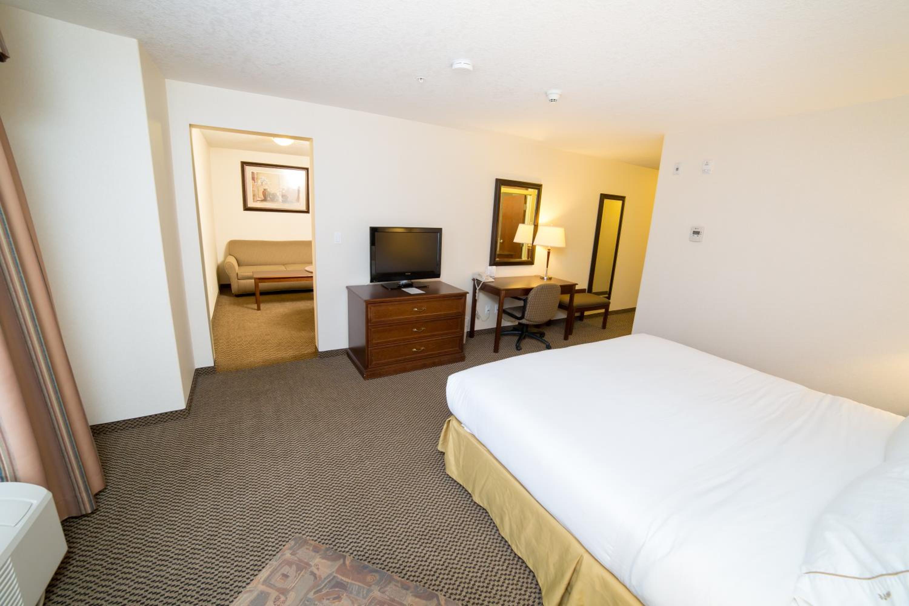King Suite with Sofa Bed - Photo 12