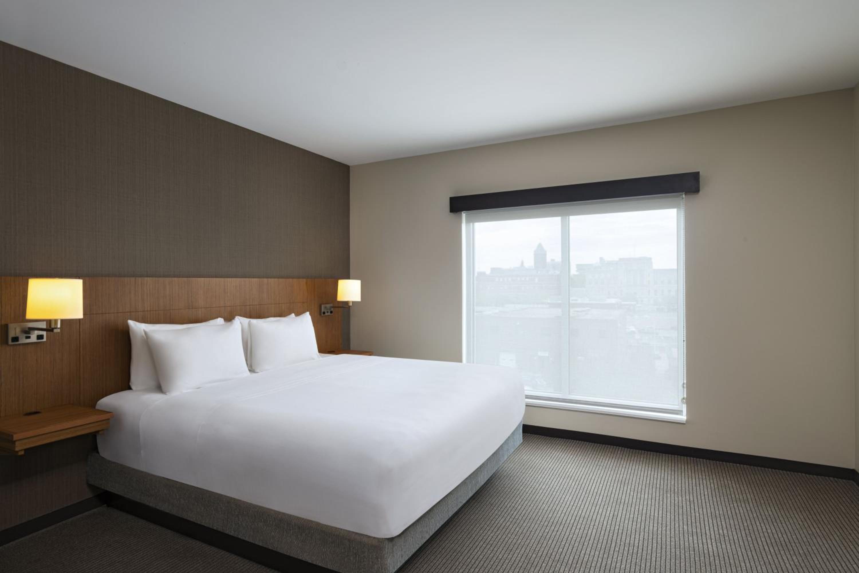 King Room with Sofa Bed - Photo 4