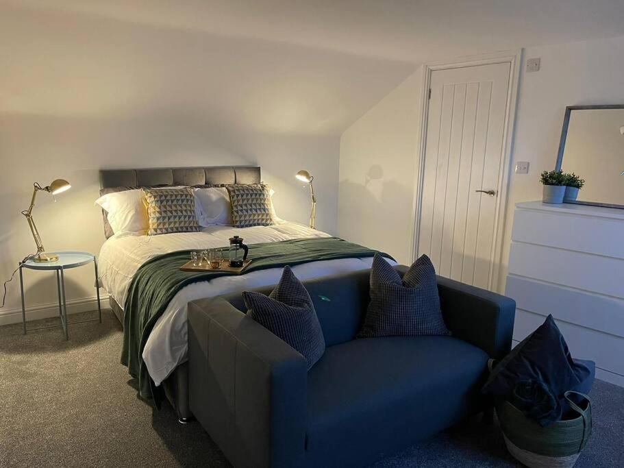 Six-Bedroom House photo 1