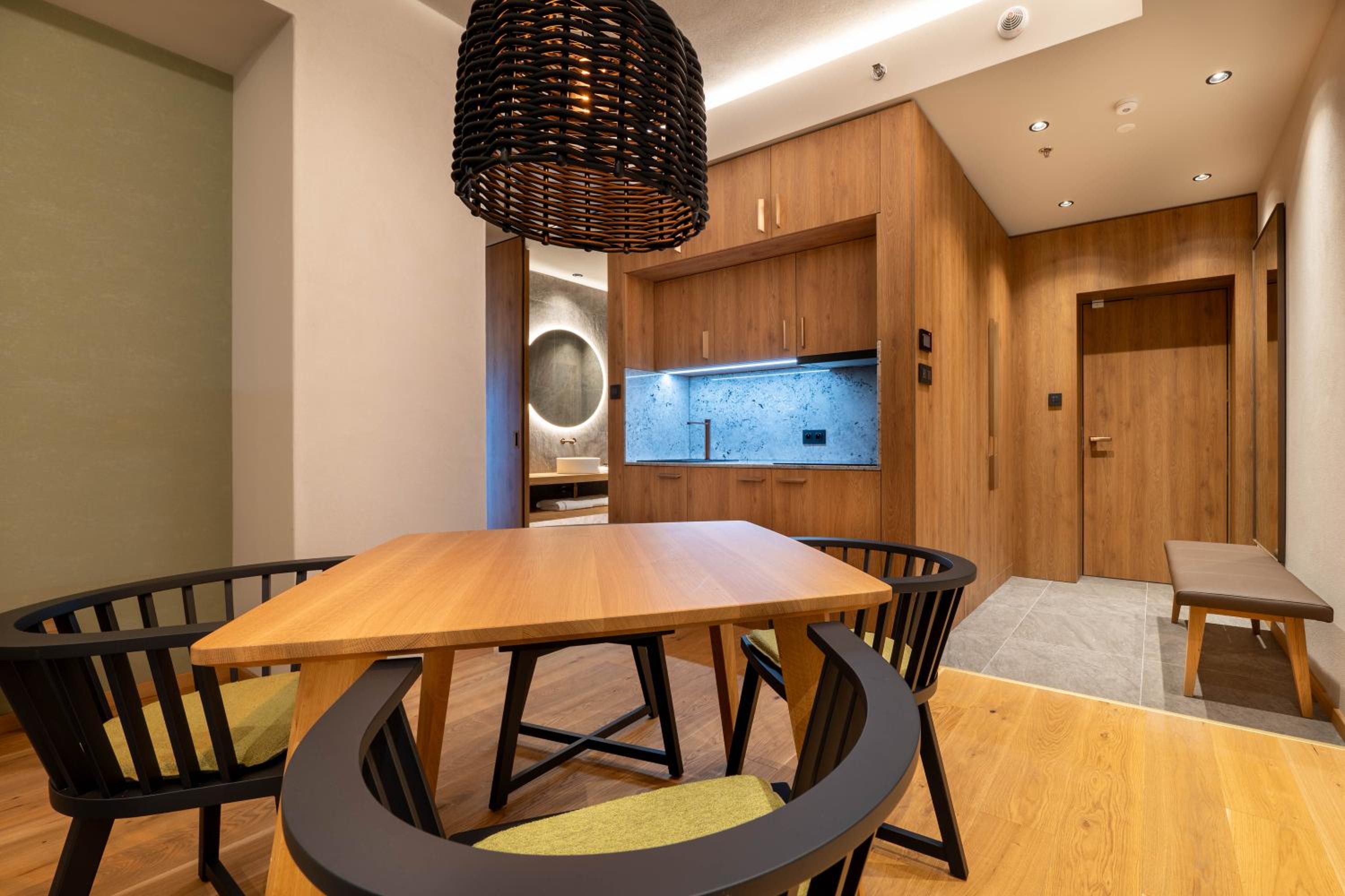 One-Bedroom Apartment With Valley View photo 2