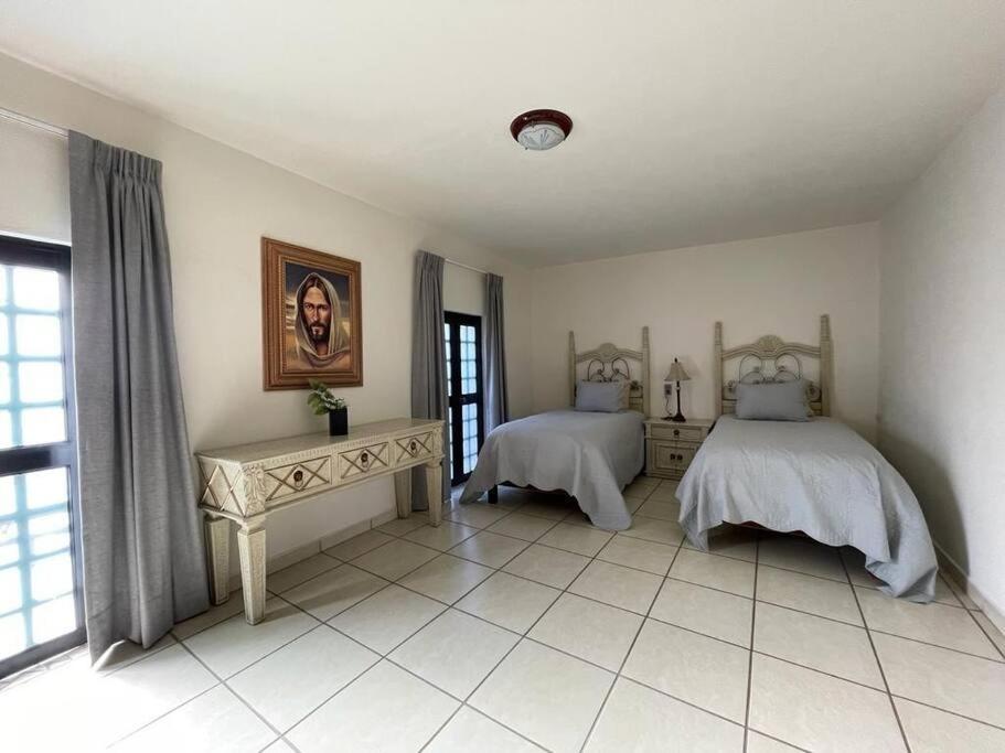 Three-Bedroom House photo 3