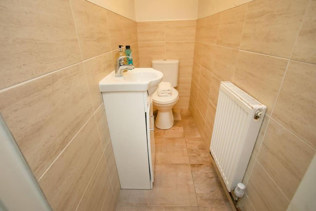 Three-Bedroom House photo 3