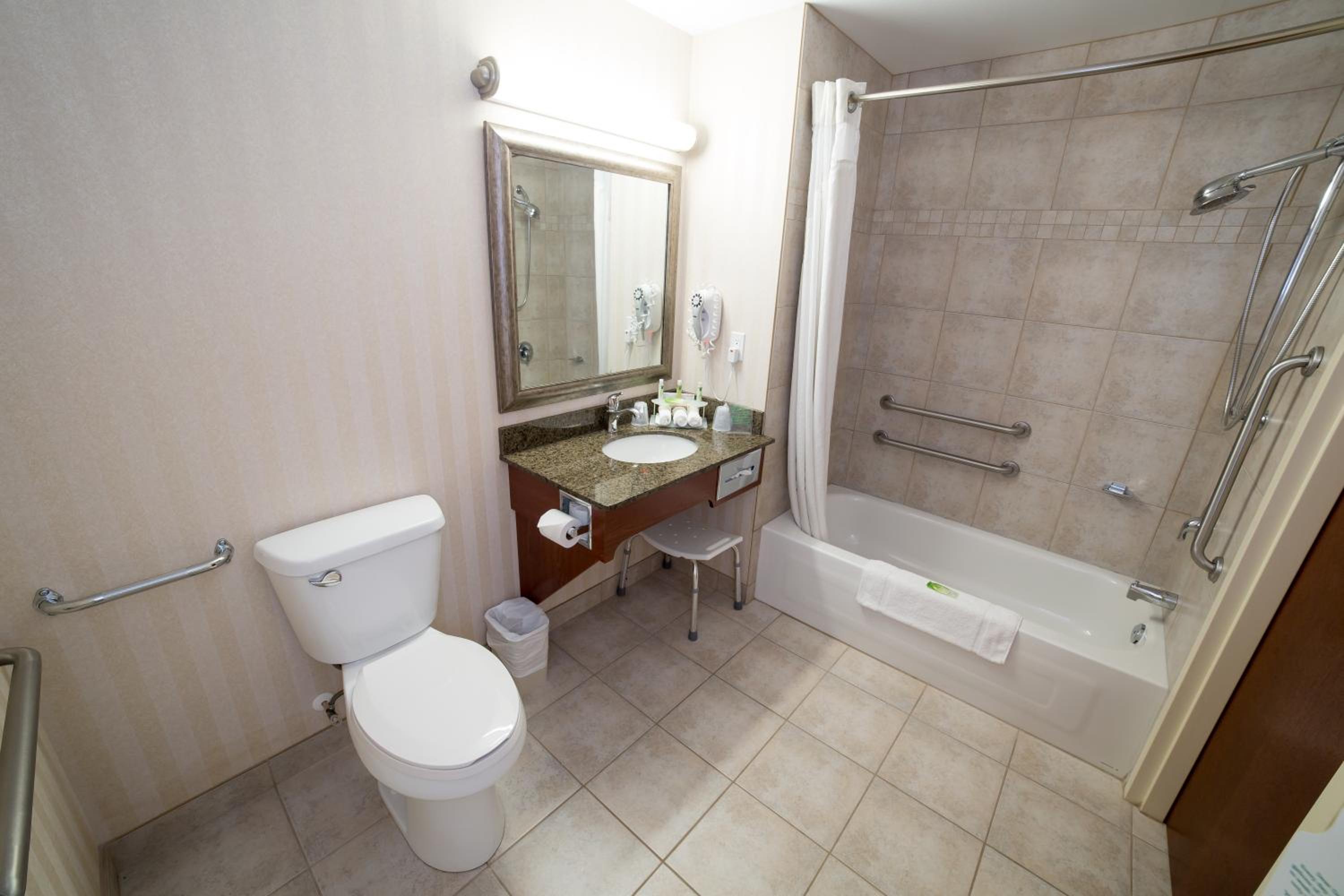 Standard Queen Room - Accessible - Photo 2