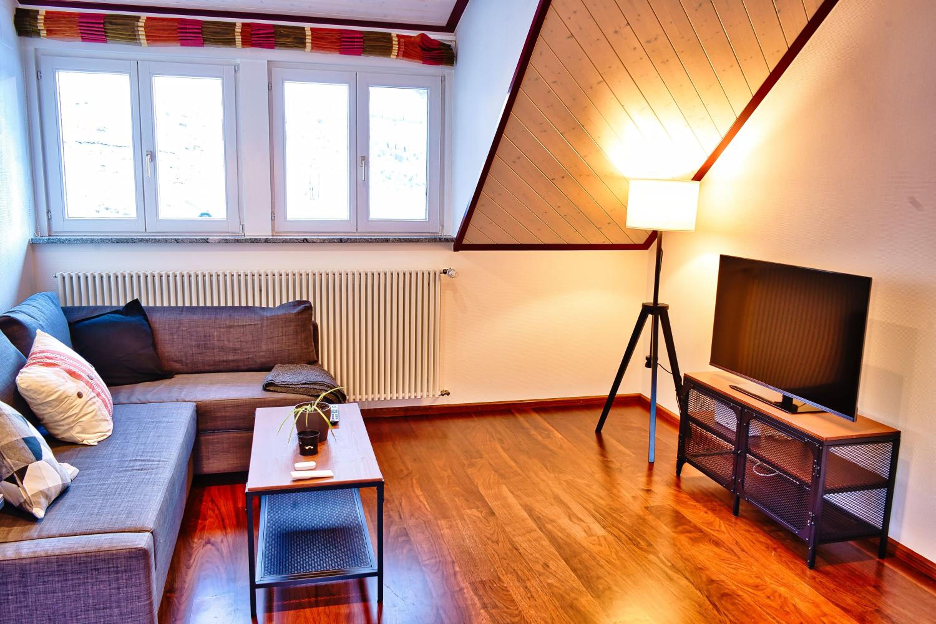 One-Bedroom Apartment photo 1