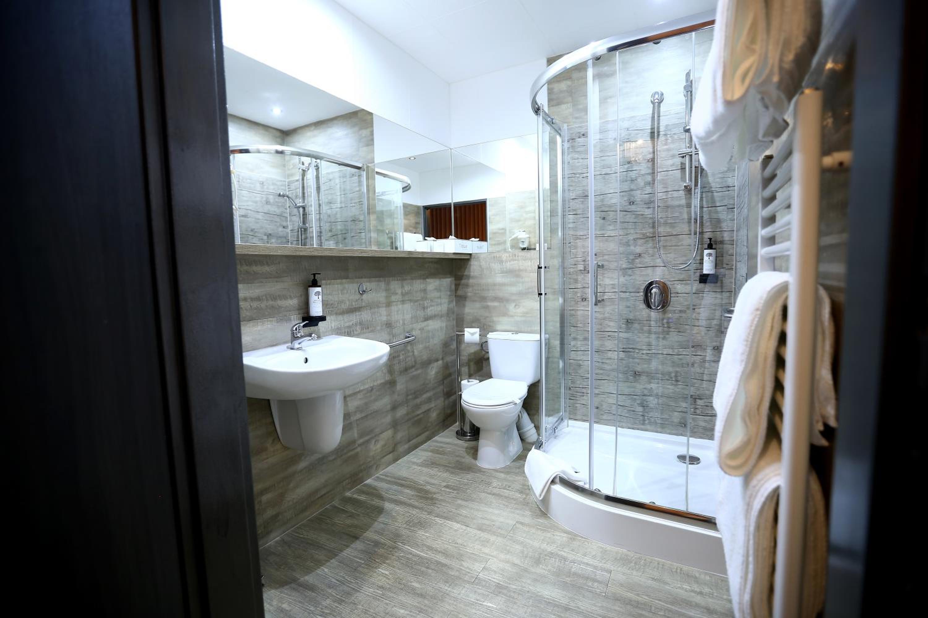 Luxury Quadruple Room - Photo 5