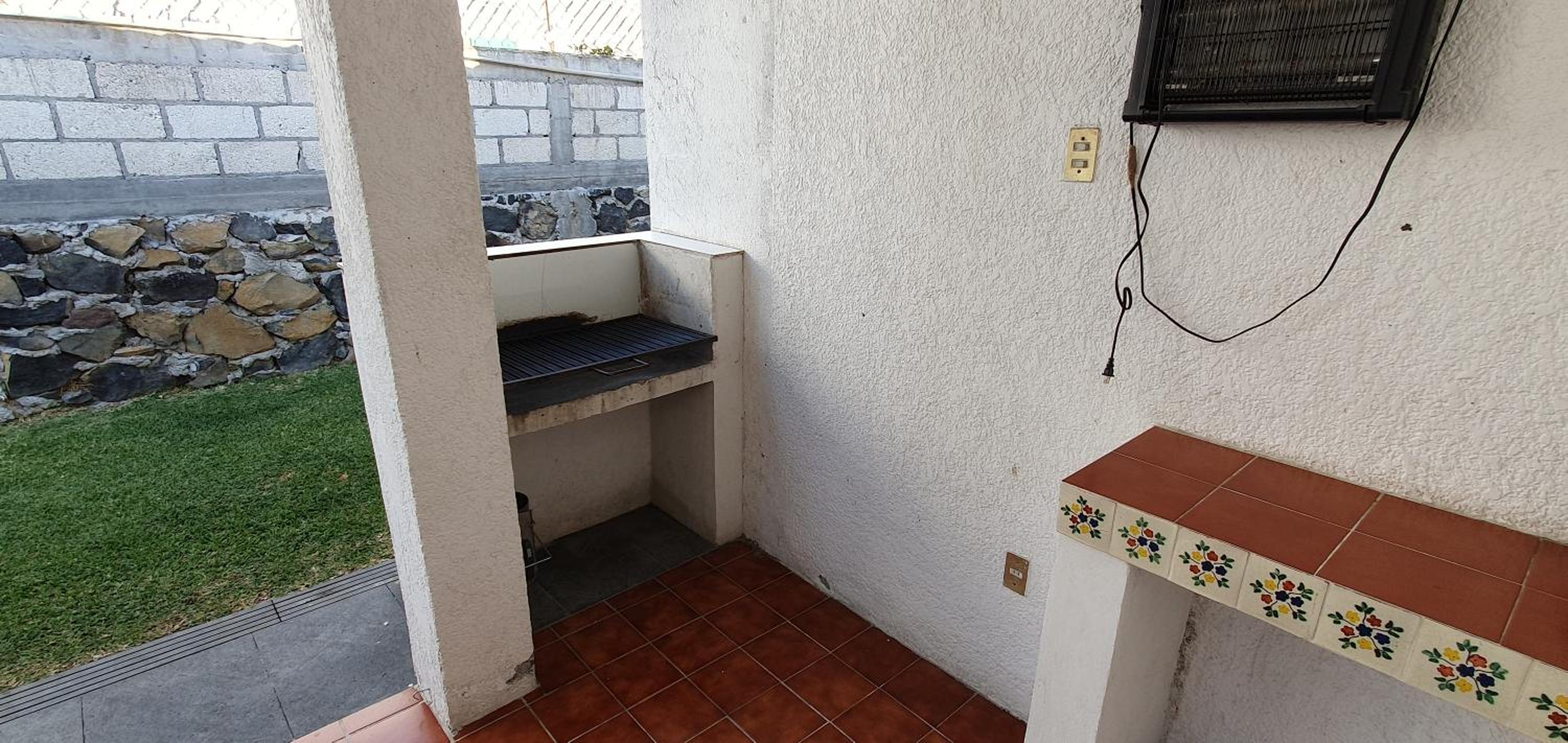 Three-Bedroom House photo 3