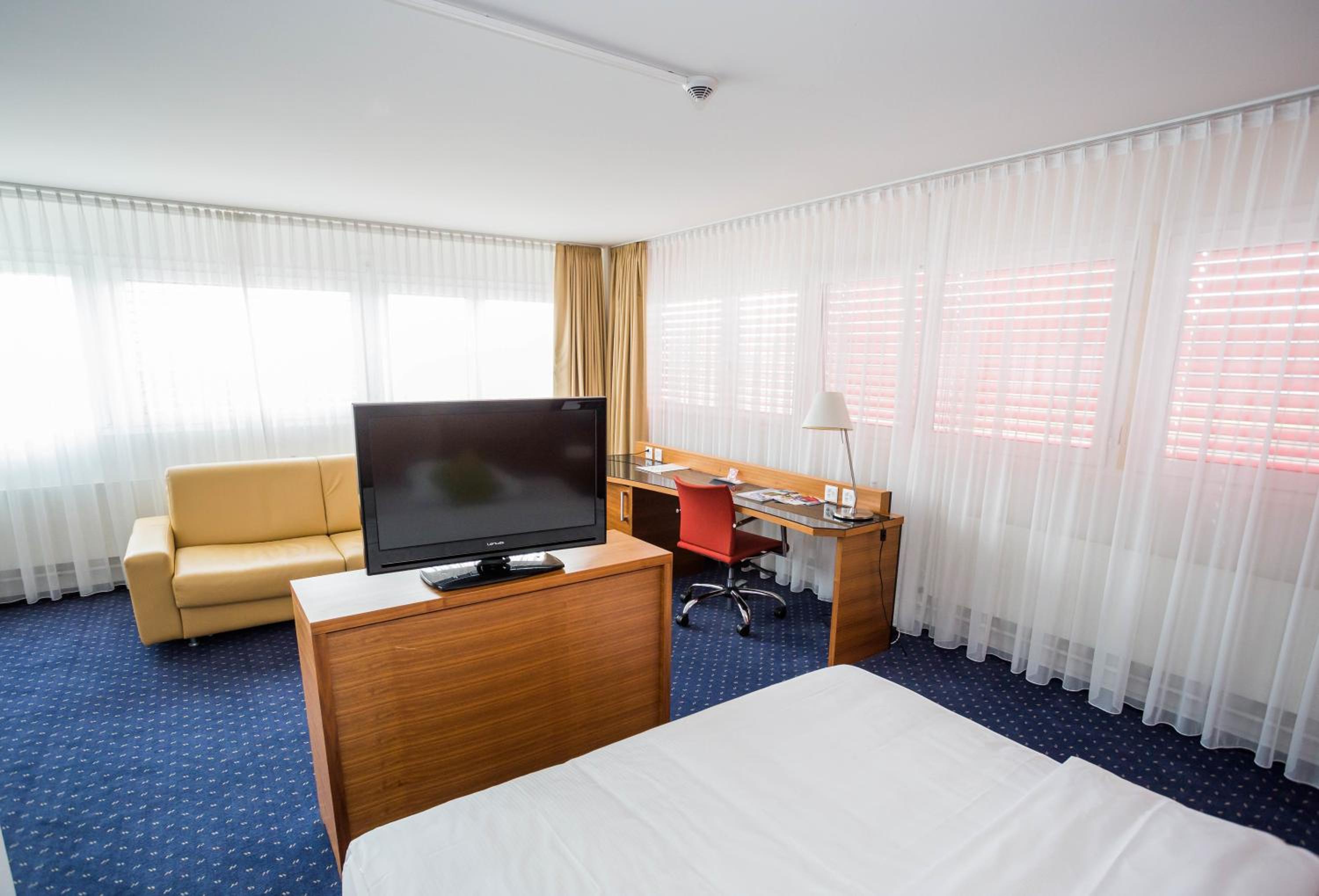 Junior Suite (1-2 Adults) photo 2