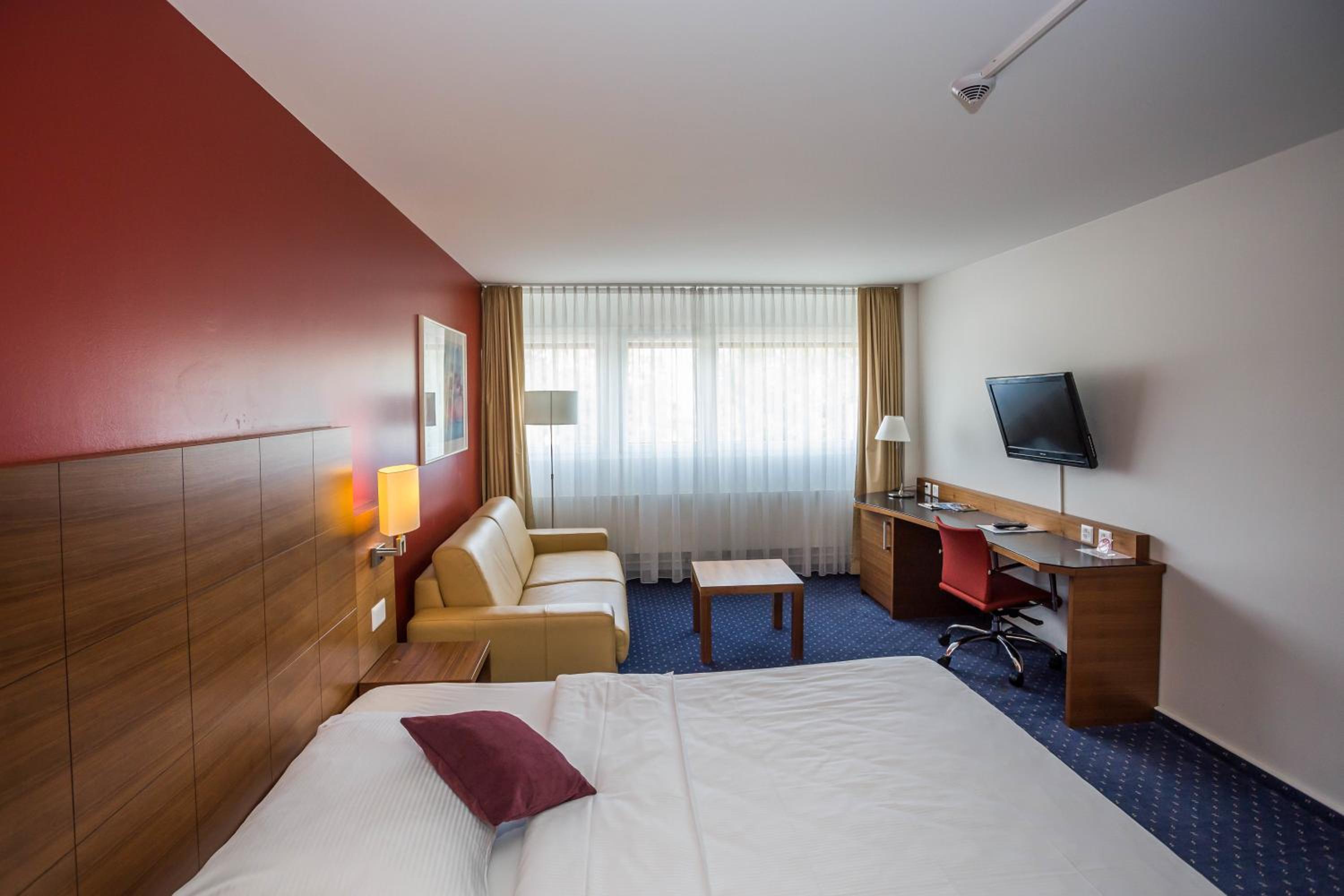 Business Double Room (1-2 Adults) photo 2