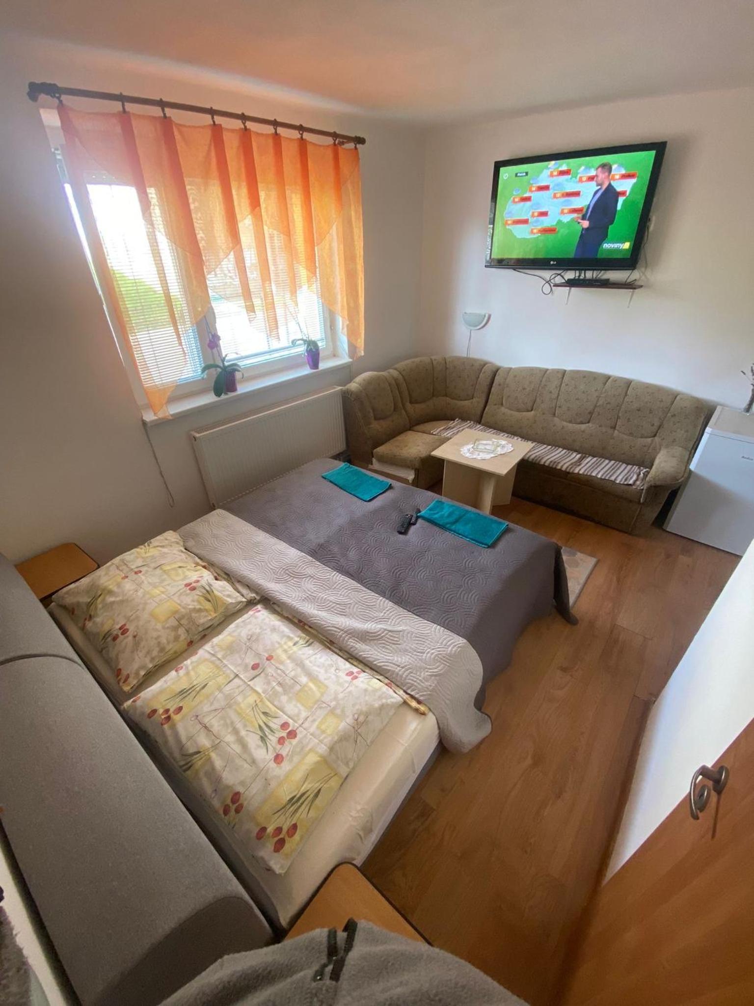 Double Room with Private Bathroom - Photo 6