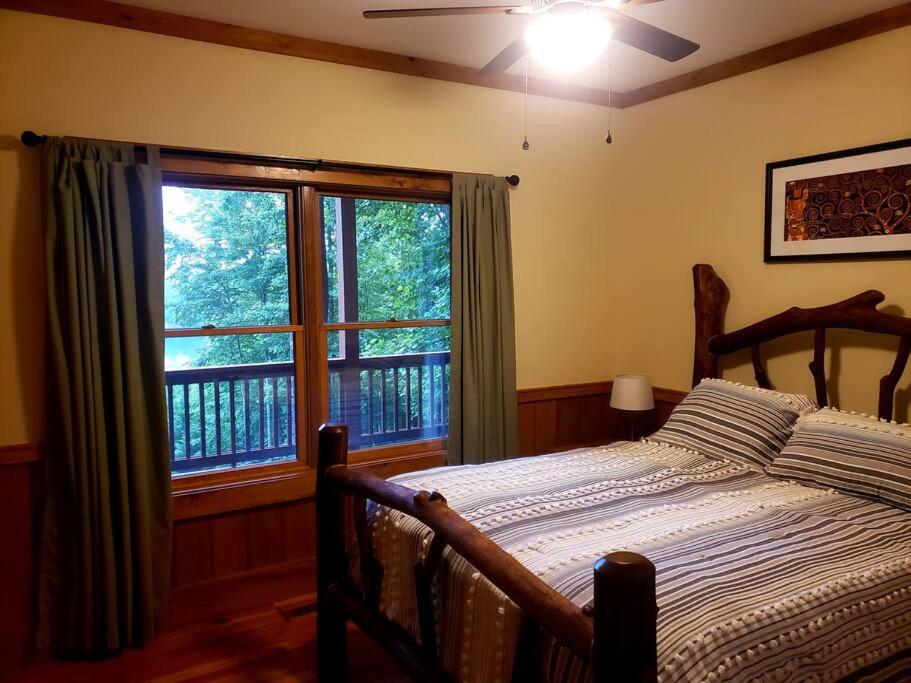 Five-Bedroom House photo 1