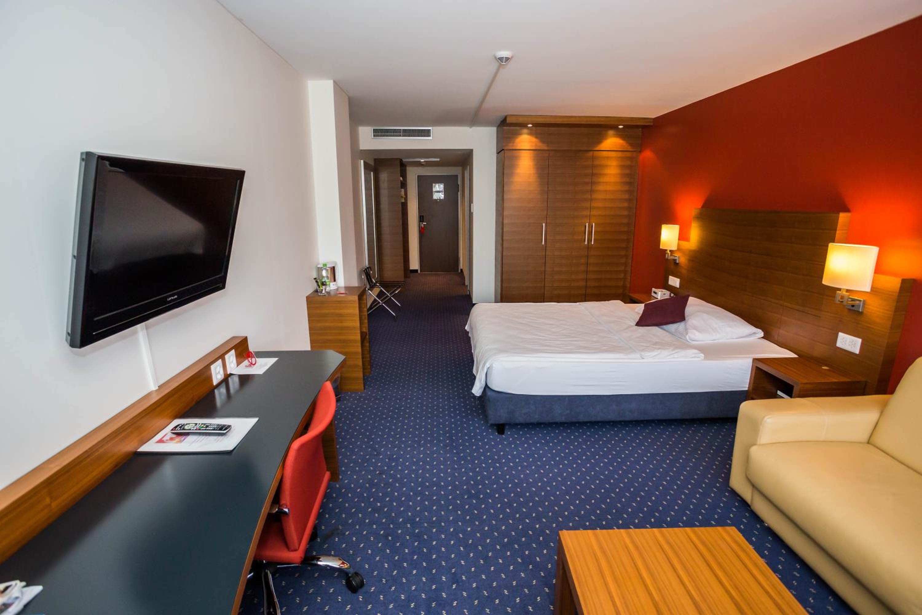 Business Double Room (1-2 Adults) photo 3