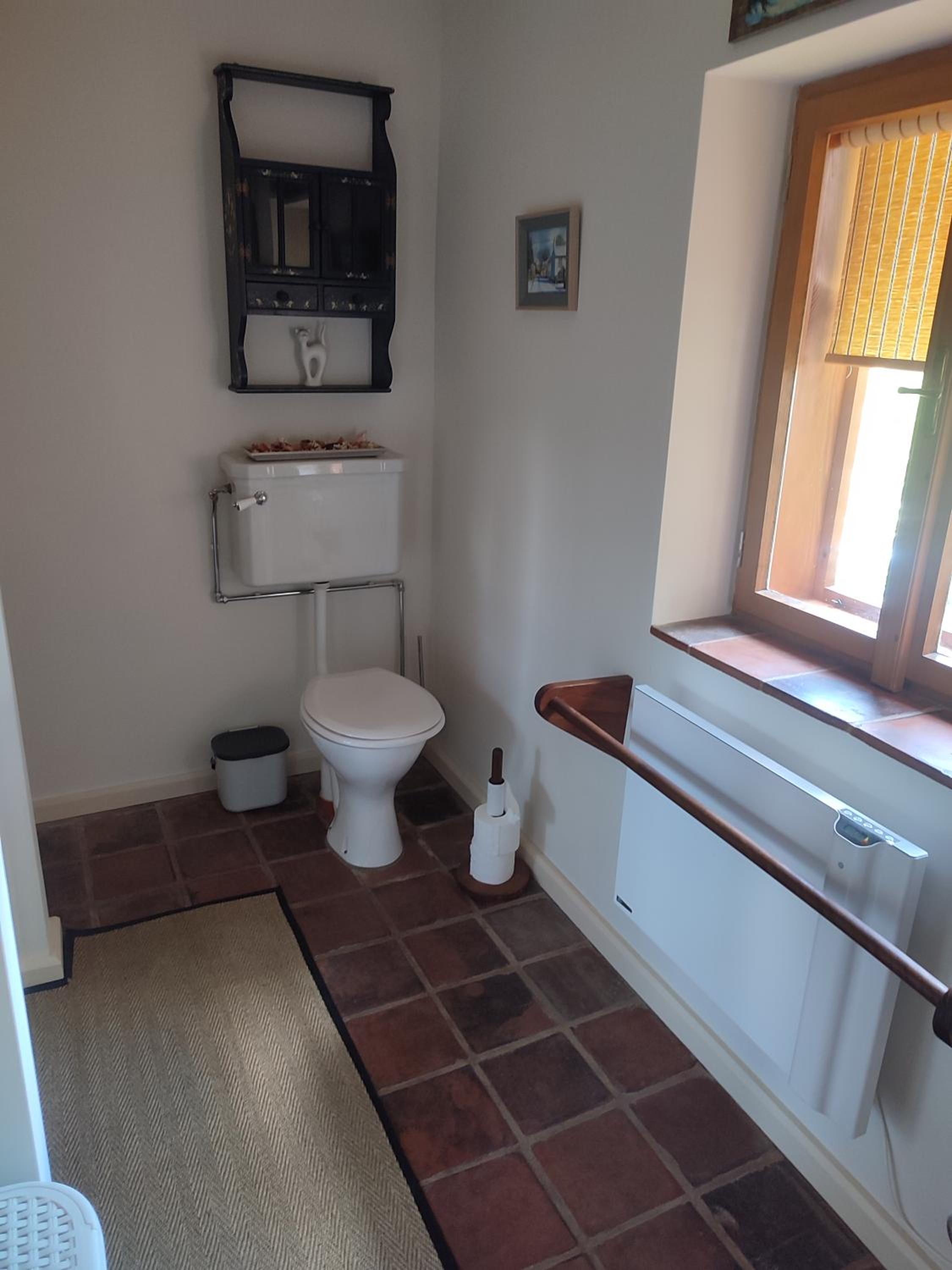 One-Bedroom Apartment - Non-Smoking photo 2