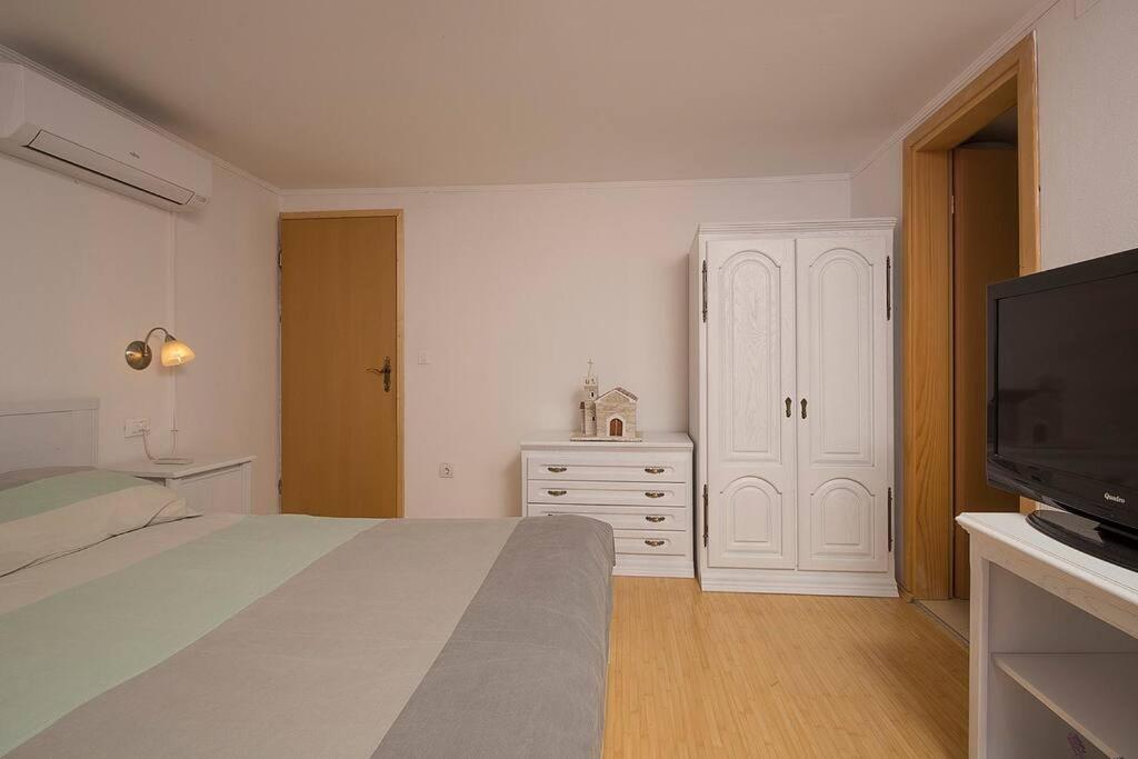 Villa photo 1