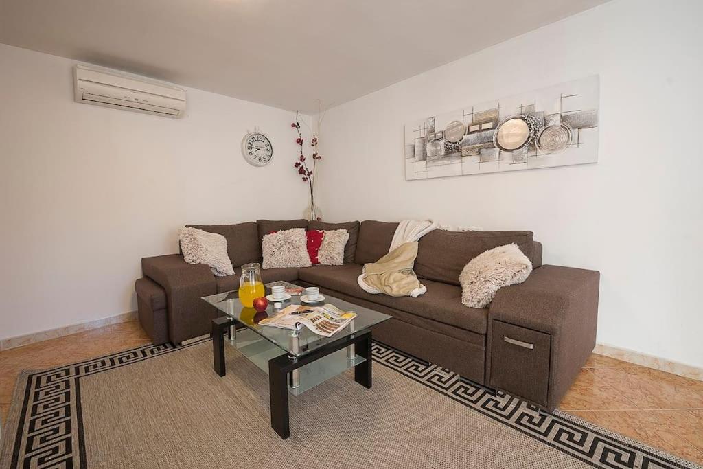 Villa photo 2