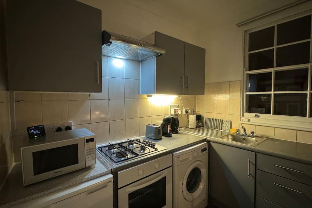 One-Bedroom Apartment photo 2