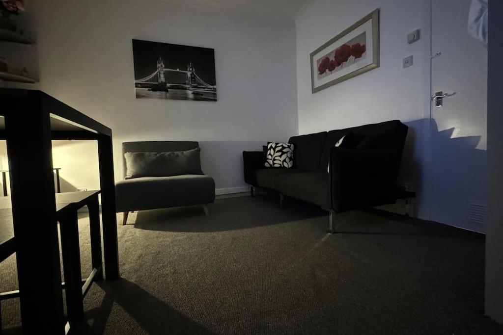 One-Bedroom Apartment photo 2