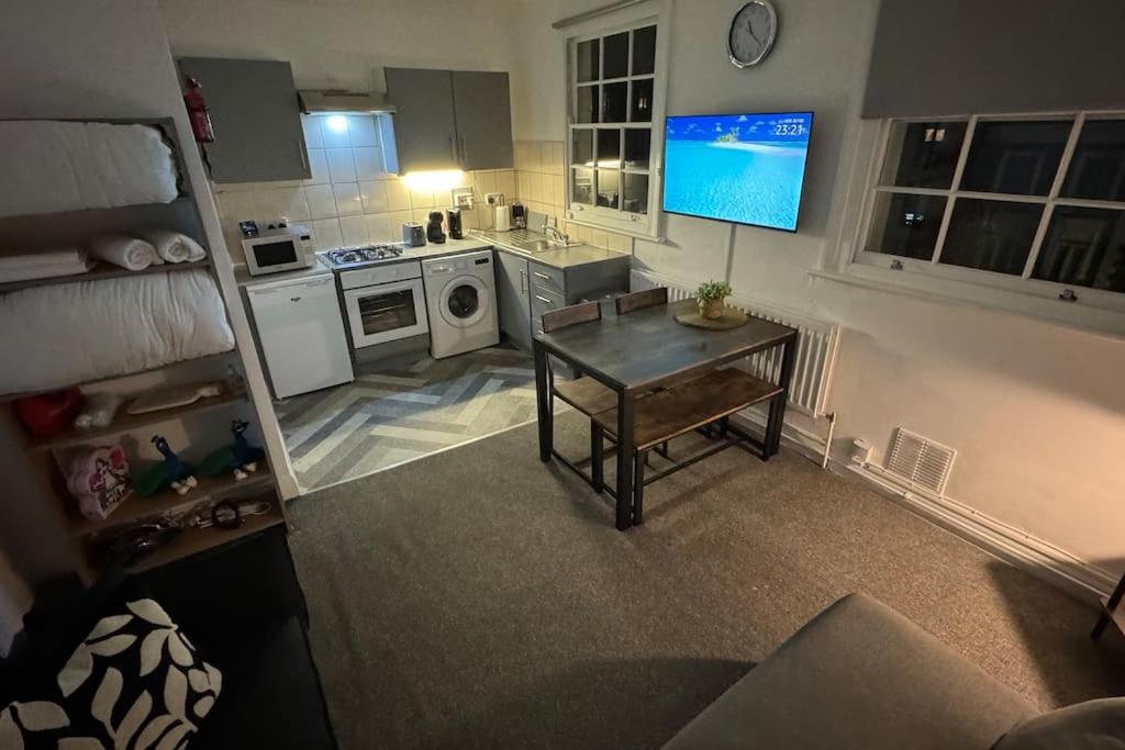 One-Bedroom Apartment photo 3