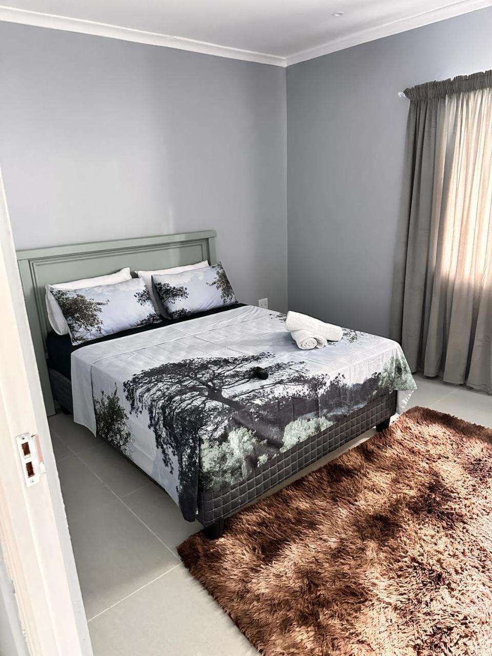 Deluxe Double Room (2 Adults + 1 Child)