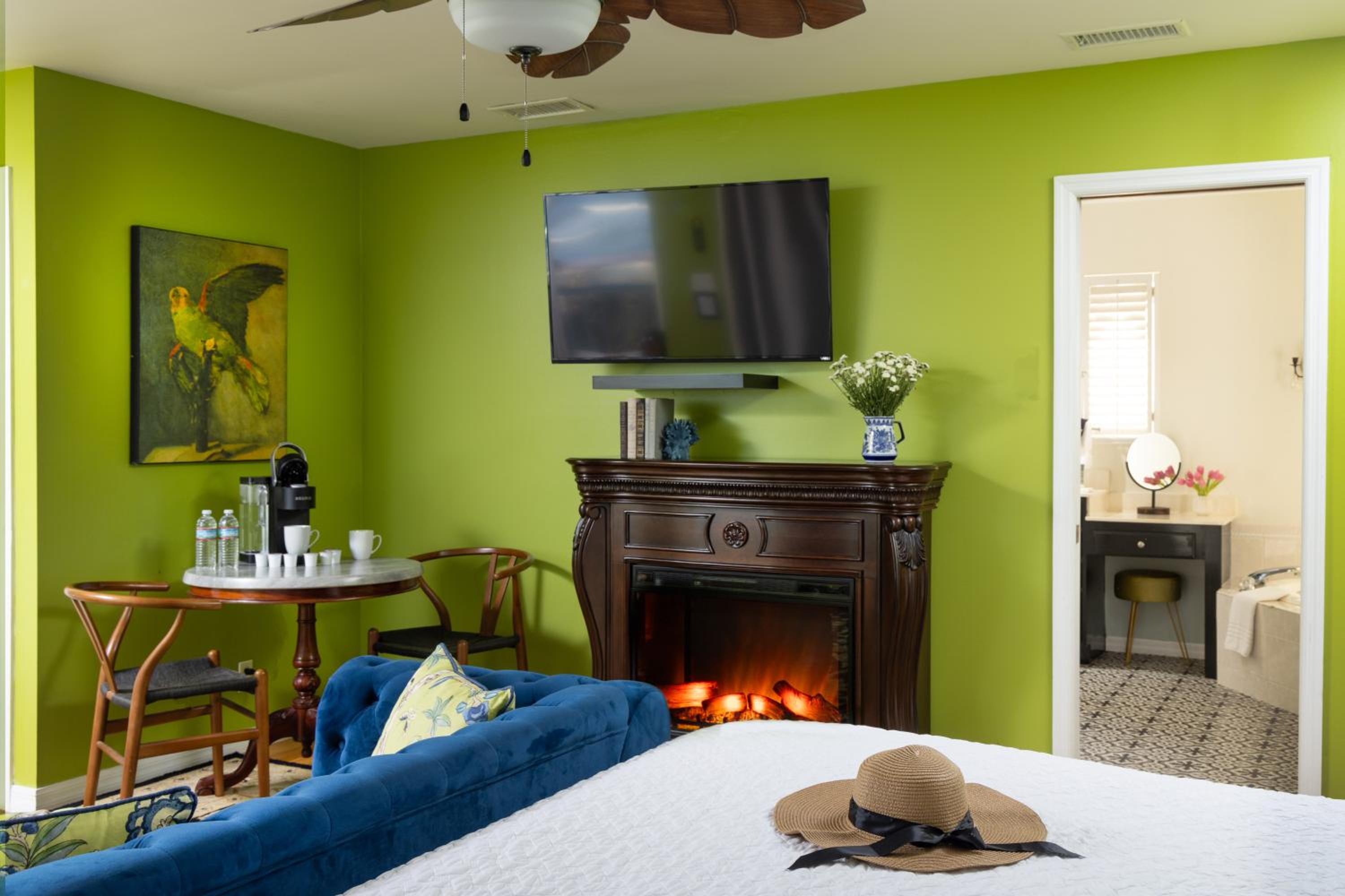 King Suite with Balcony (Lookout)