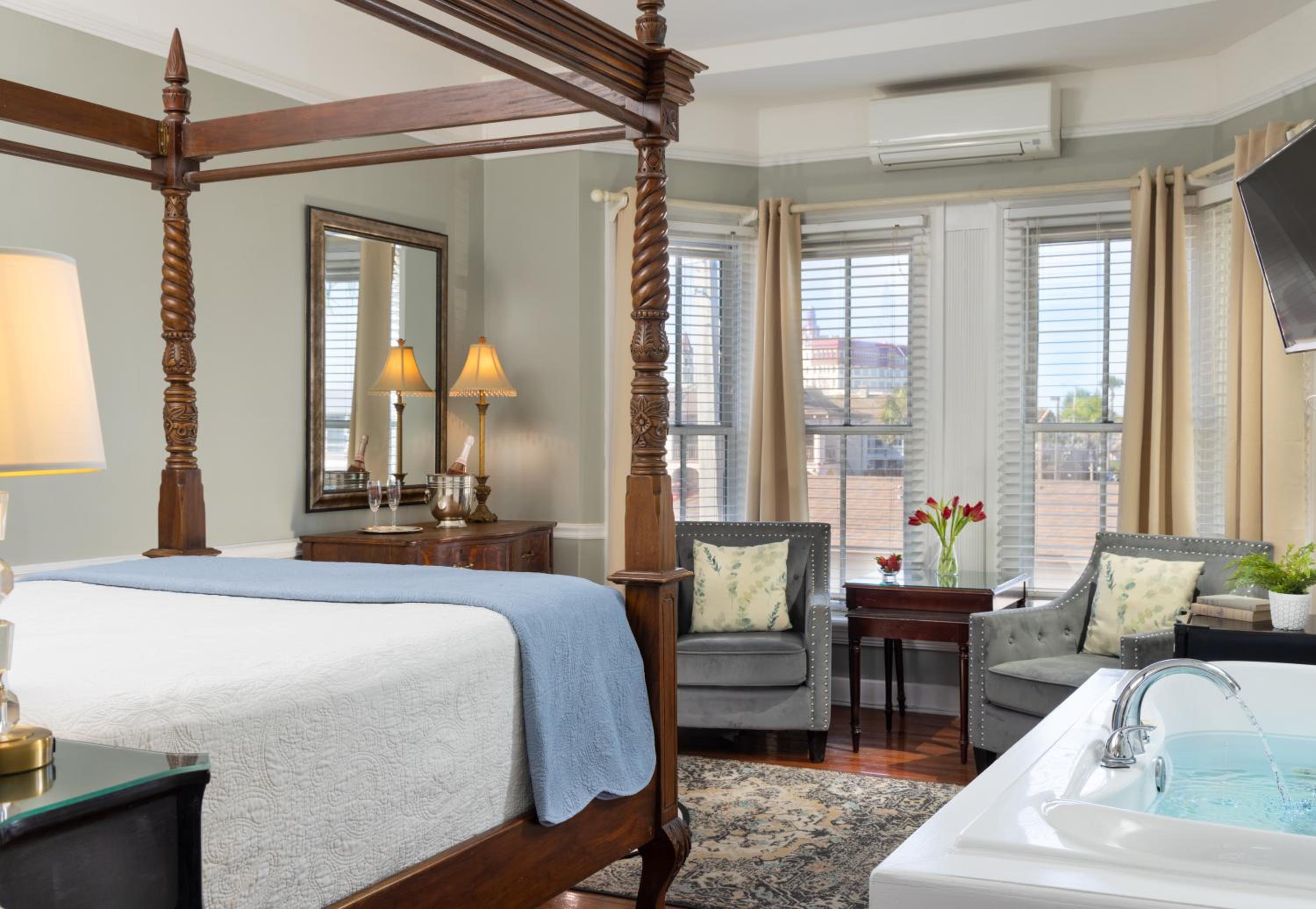 Queen Room with Spa Bath (Bridge of Lions)