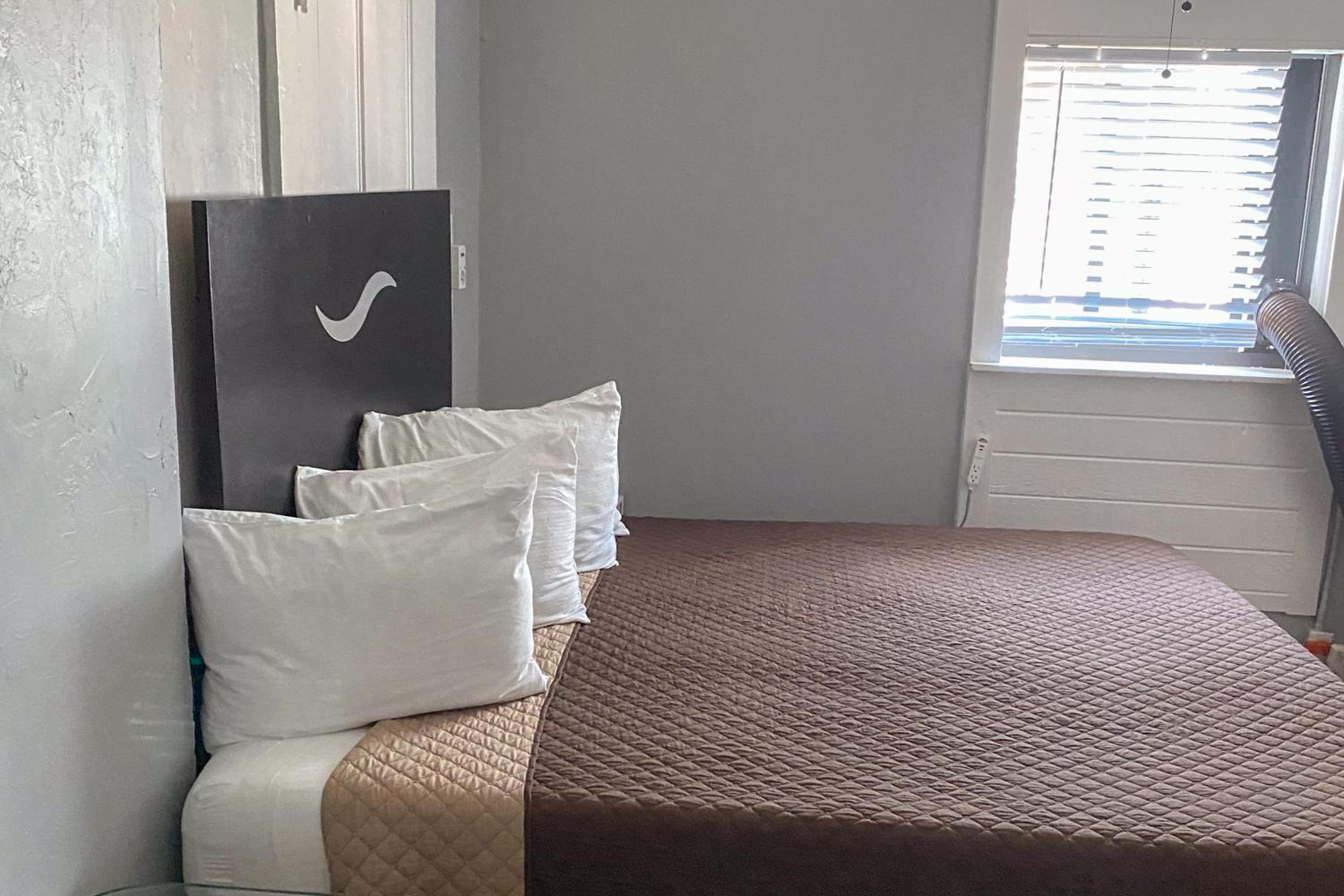 One-Bedroom King Suite photo 1