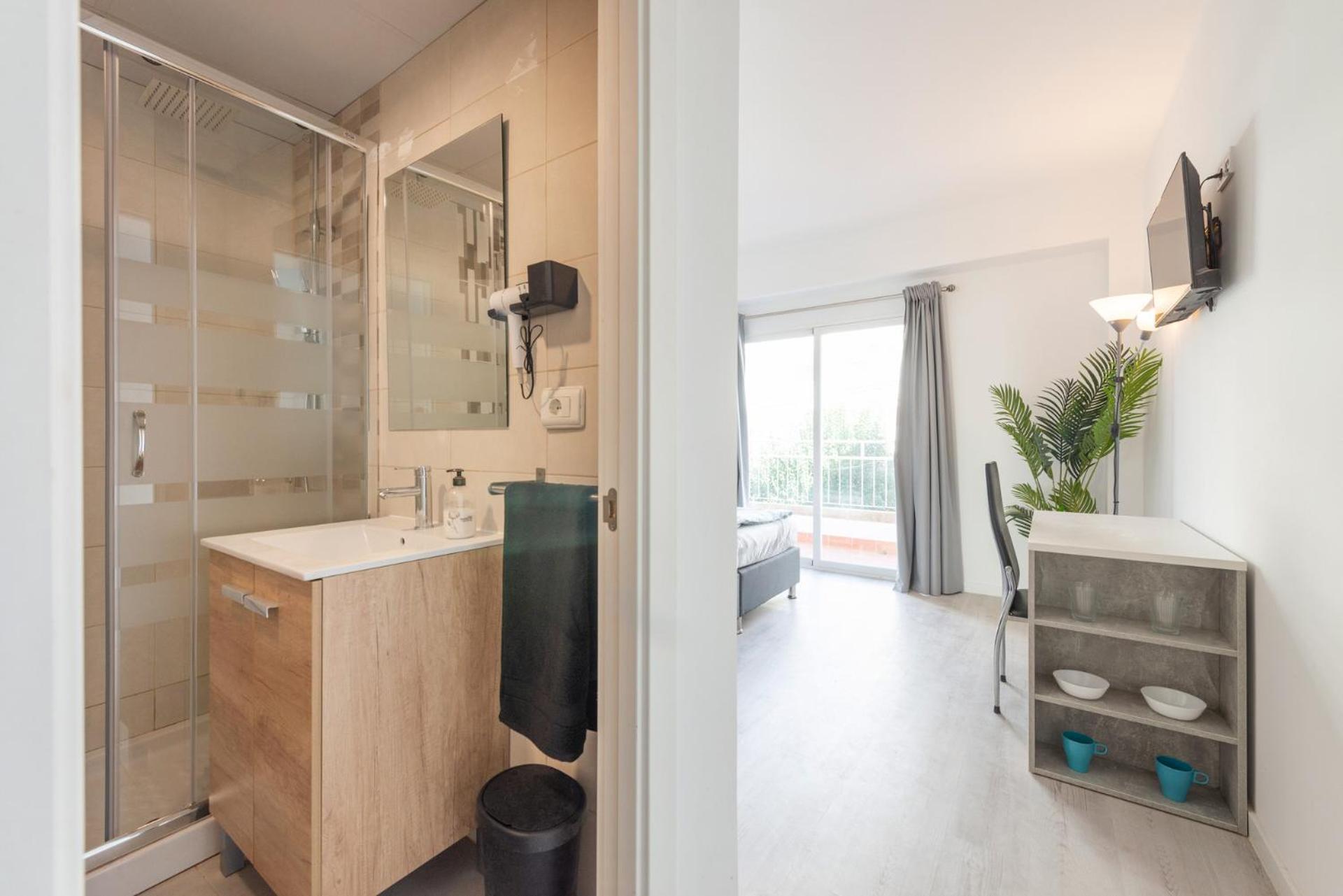 Superior Double or Twin Room with Pool View photo 3
