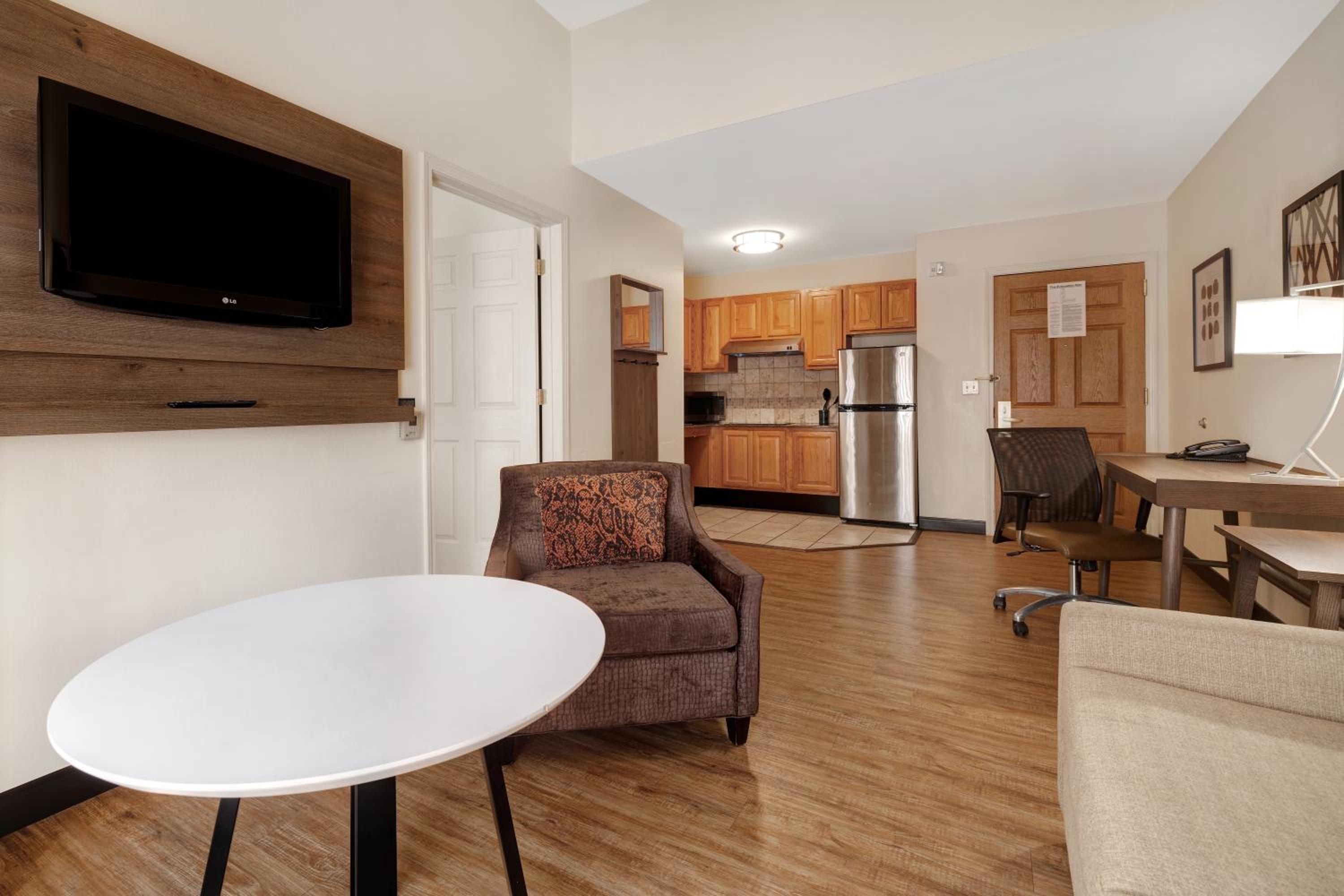 One-Bedroom King Suite - Photo 8